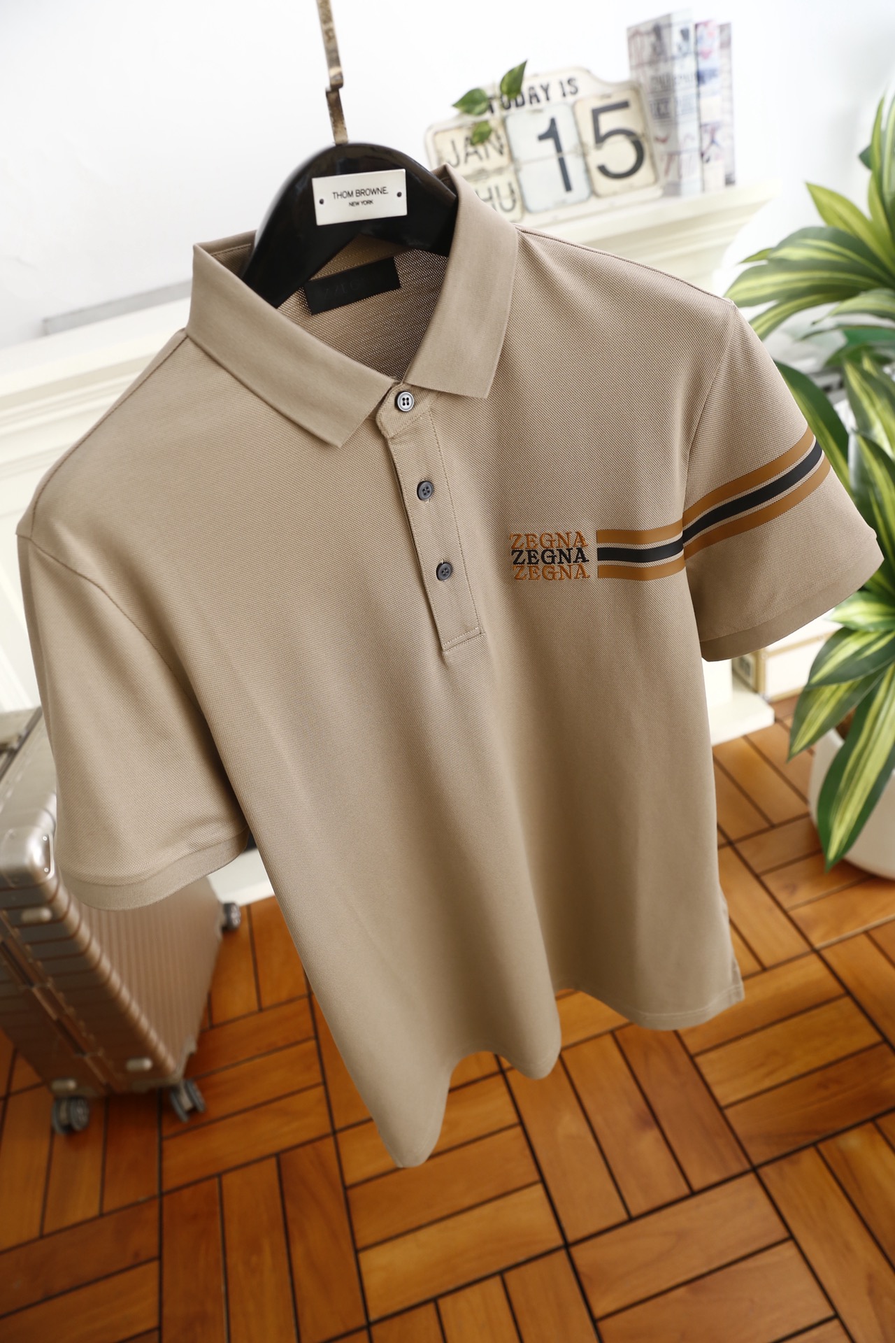 🔥杰尼亚.（🌾）2026春夏新品🆕时尚男士短袖Polo衫采用经典翻领设计，搭配三粒扣门襟，简约利落又不失