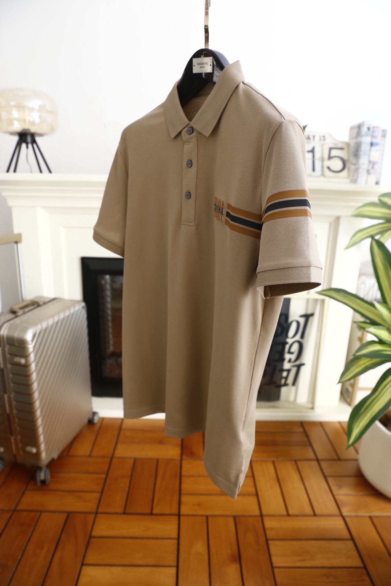 🔥杰尼亚.（🌾）2026春夏新品🆕时尚男士短袖Polo衫采用经典翻领设计，搭配三粒扣门襟，简约利落又不失