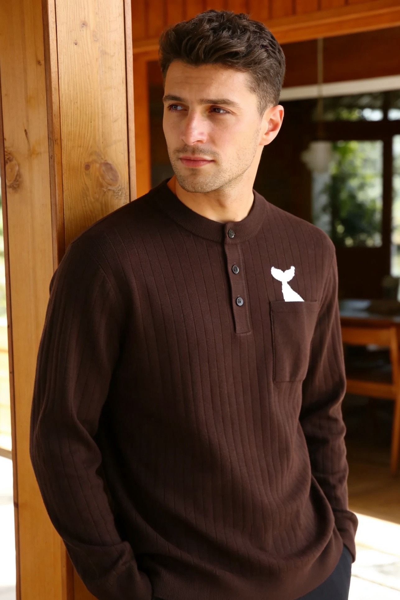 🔥汤姆布朗/TB.（🌾）25秋冬男士亨利领坑条针织衫，属于秋冬季节兼具质感与设计感的单品，采用经典亨利领