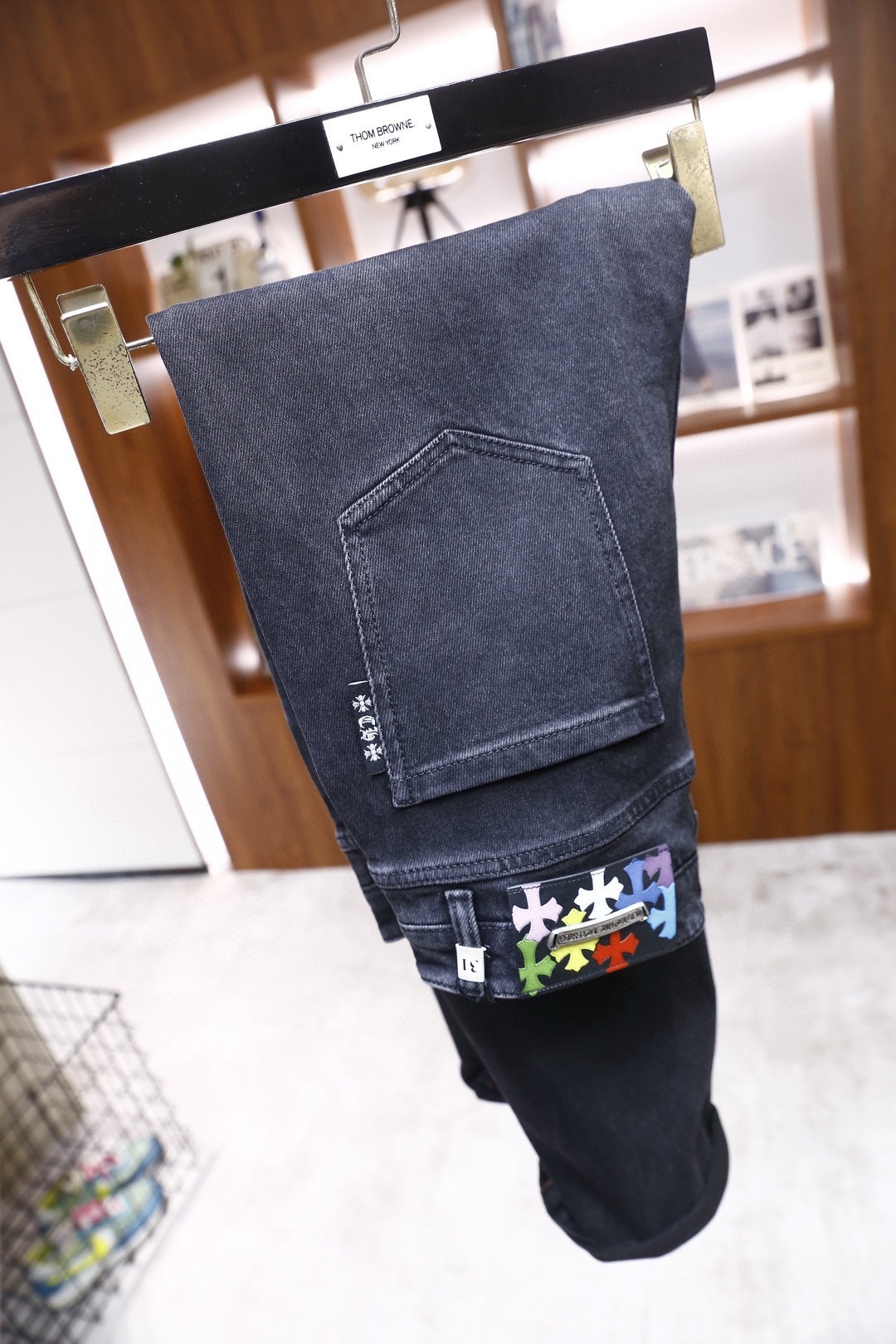 🔥Chrome Hearts/克罗心.（🌾）25秋冬新款！时尚男士十字装饰加绒牛仔裤，采用重度水洗的丹宁