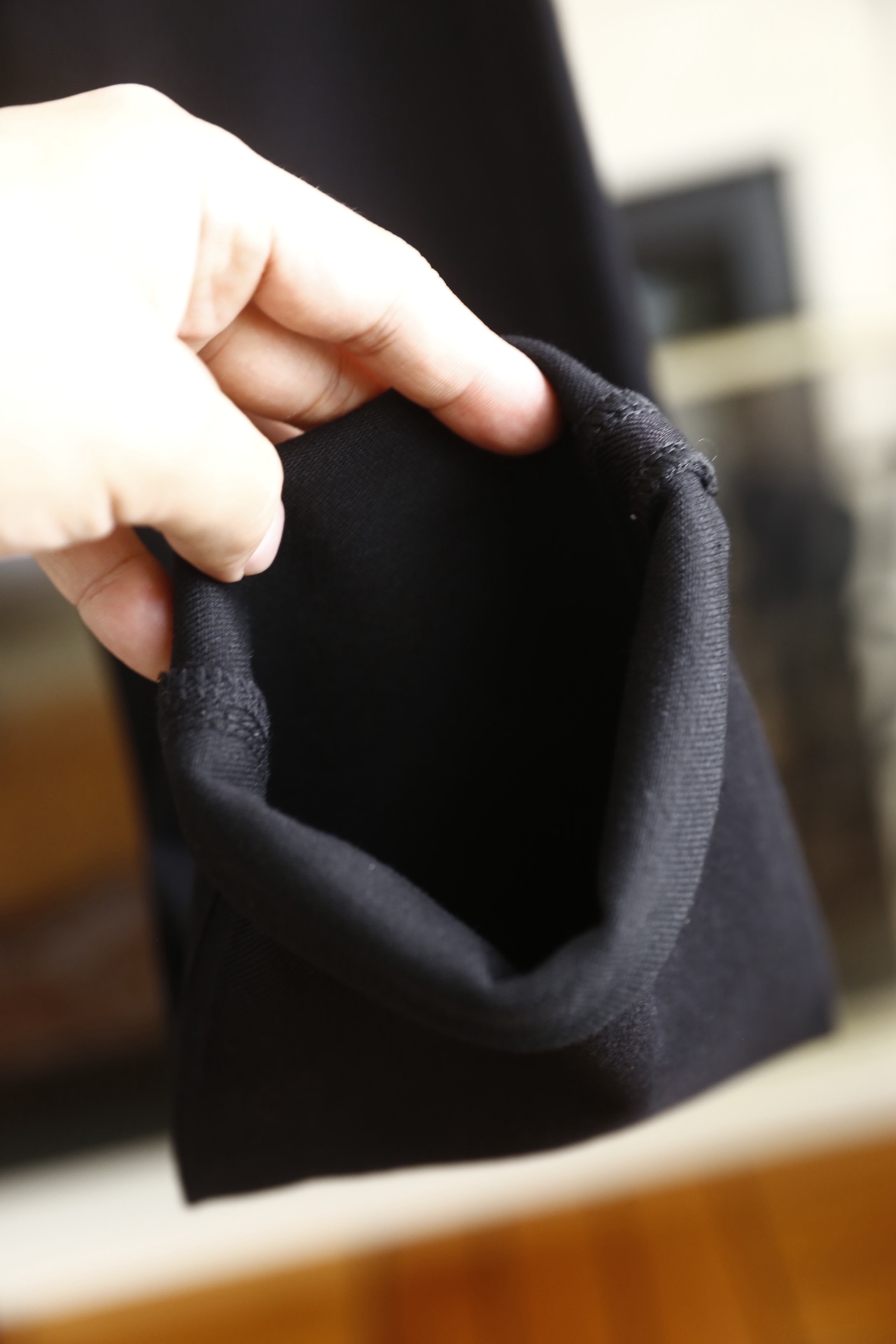 🔥阿玛尼/EA.（🌾）25秋冬男士黑色休闲百搭牛仔裤👍属于品牌兼具简约质感与标志性细节的单品。它采用高弹