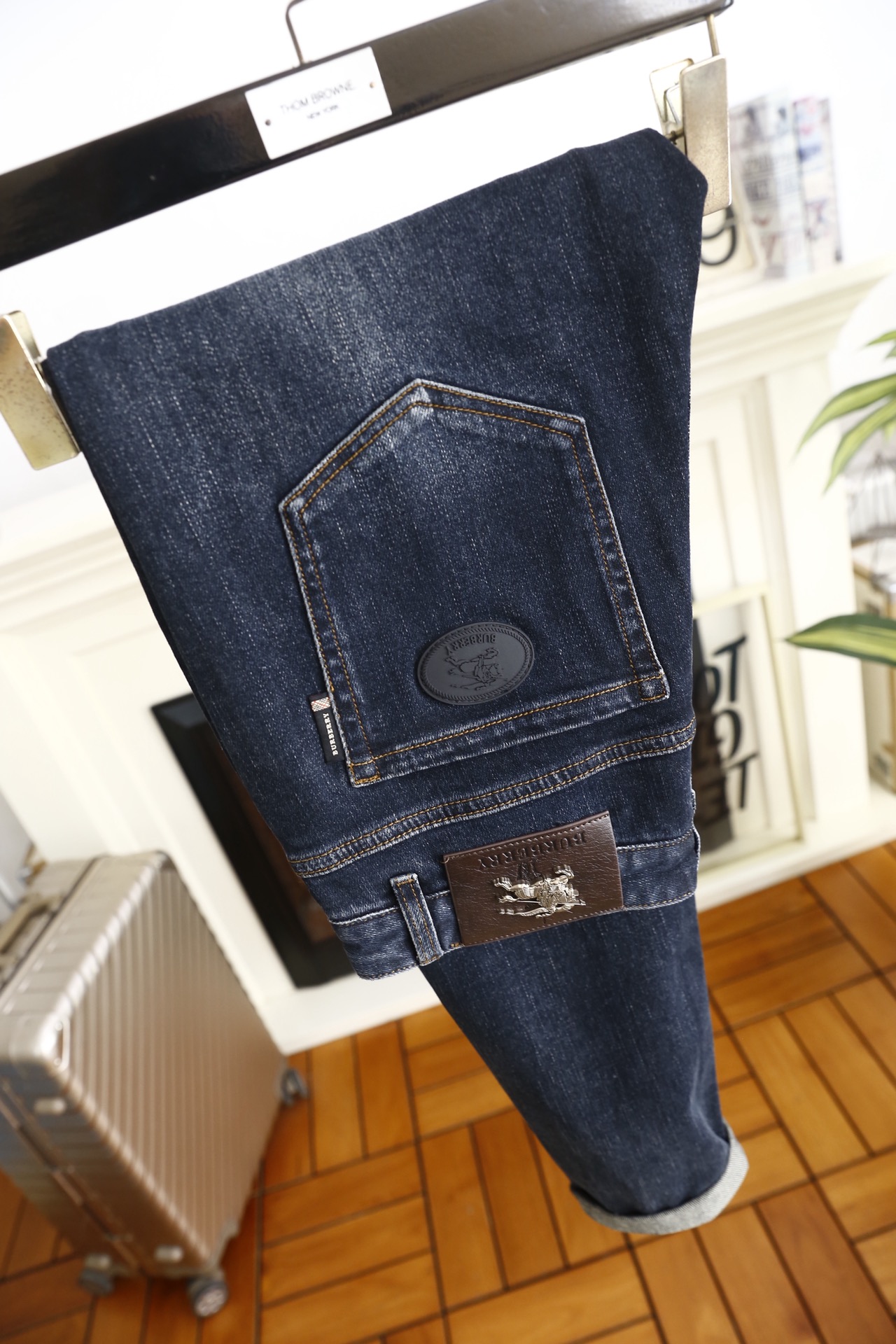 🔥博柏利/Burbe*ry.（🌾）25秋冬男士百搭牛仔裤👖属于品牌兼具英伦质感与实穿性的经典单品。它采用