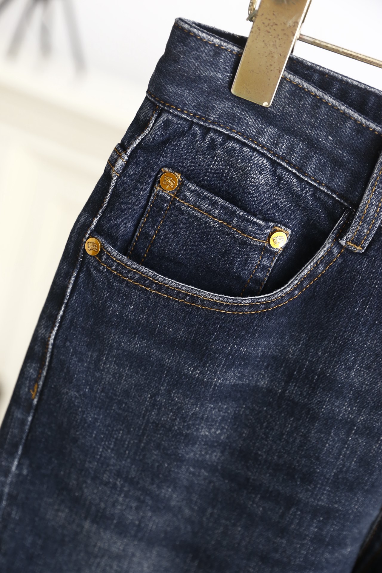 🔥博柏利/Burbe*ry.（🌾）25秋冬男士百搭牛仔裤👖属于品牌兼具英伦质感与实穿性的经典单品。它采用