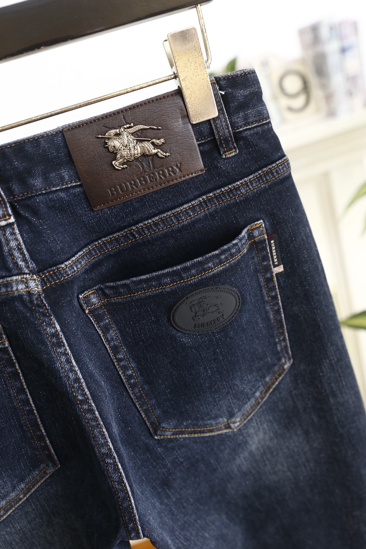 🔥博柏利/Burbe*ry.（🌾）25秋冬男士百搭牛仔裤👖属于品牌兼具英伦质感与实穿性的经典单品。它采用