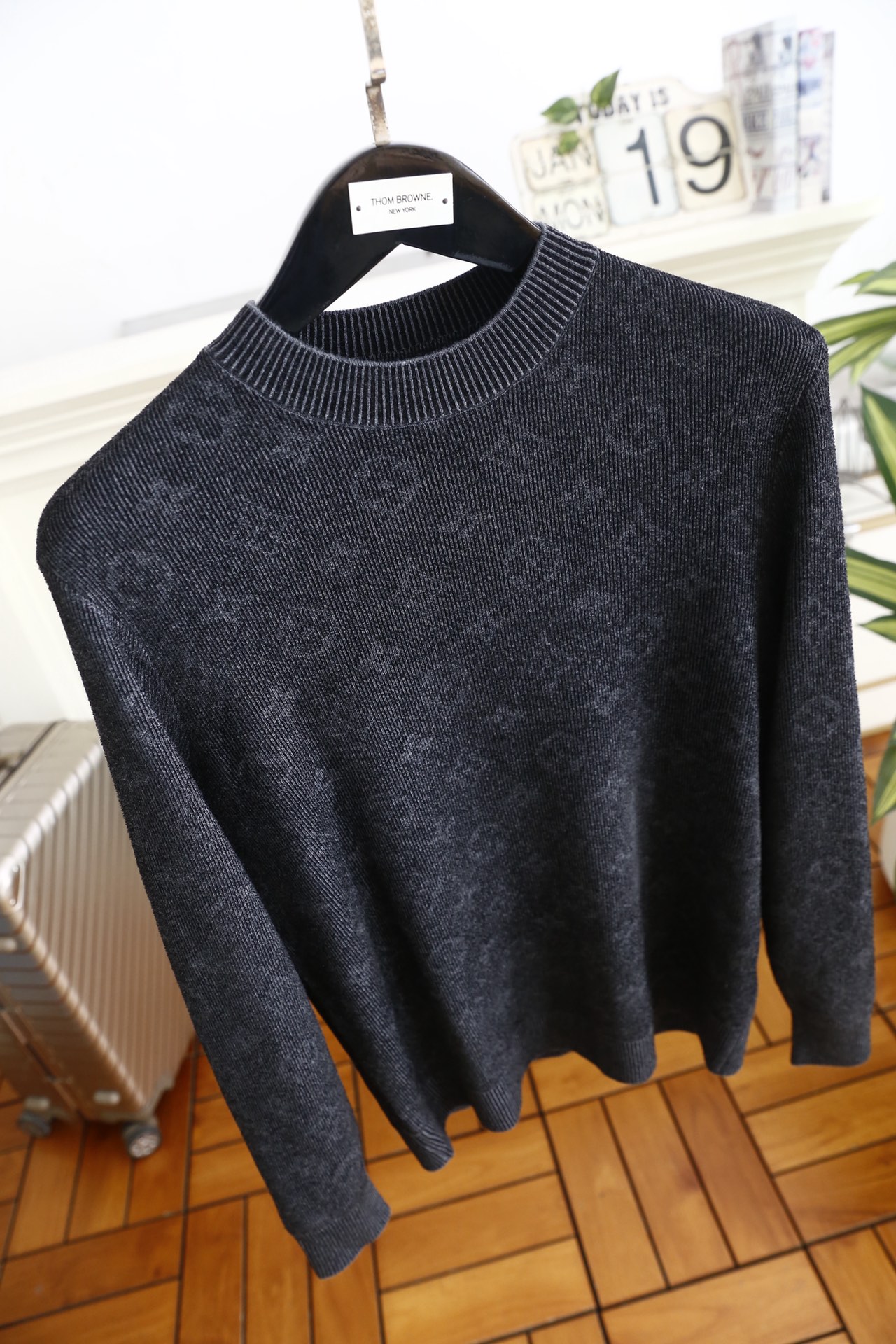 🔥路易威*/LV.（🌾）25秋冬男士半高领针织衫，属于品牌兼具质感与实用性的秋冬单品。它采用细腻的混纺针