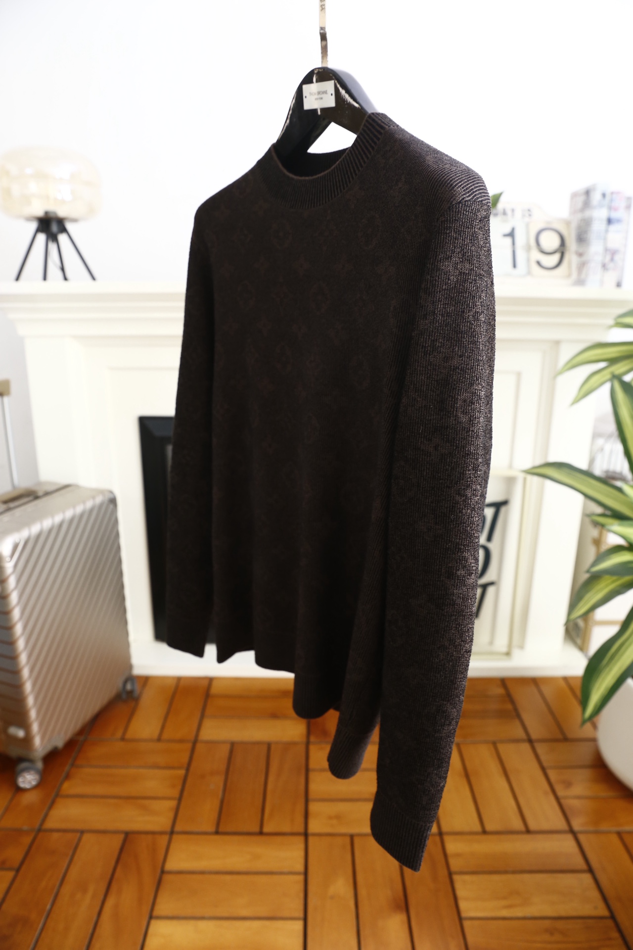 🔥路易威*/LV.（🌾）25秋冬男士半高领针织衫，属于品牌兼具质感与实用性的秋冬单品。它采用细腻的混纺针