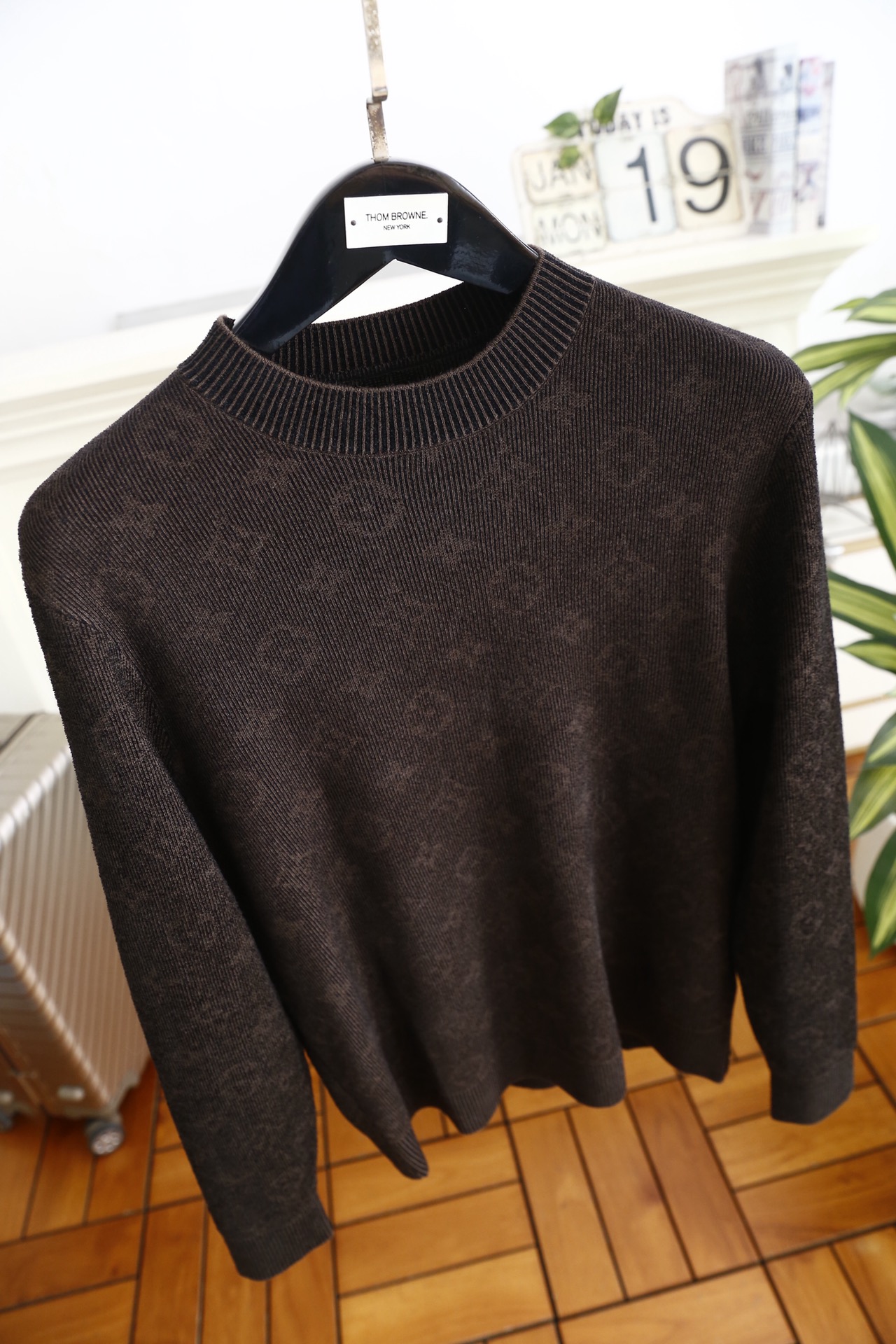 🔥路易威*/LV.（🌾）25秋冬男士半高领针织衫，属于品牌兼具质感与实用性的秋冬单品。它采用细腻的混纺针