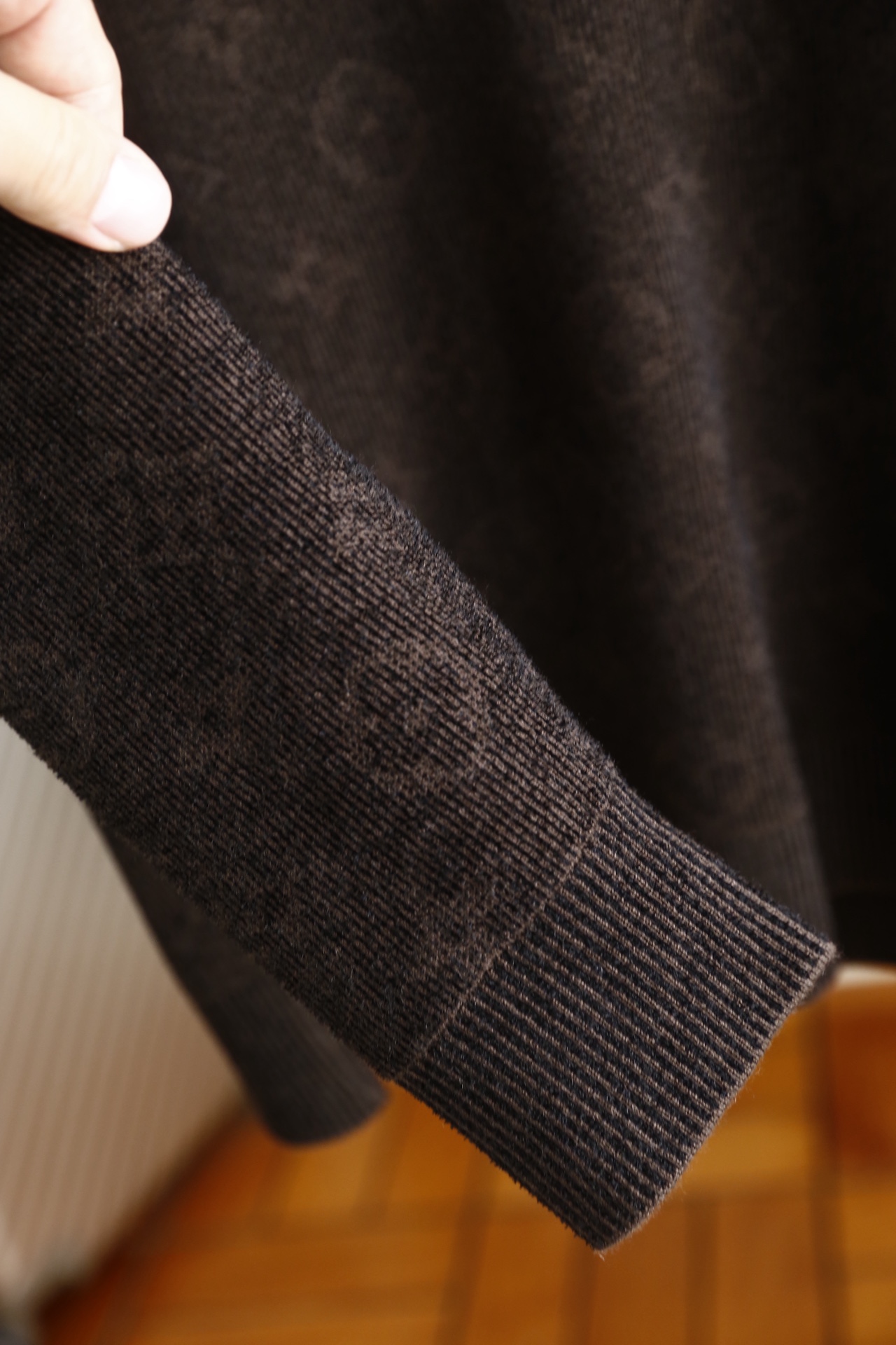 🔥路易威*/LV.（🌾）25秋冬男士半高领针织衫，属于品牌兼具质感与实用性的秋冬单品。它采用细腻的混纺针