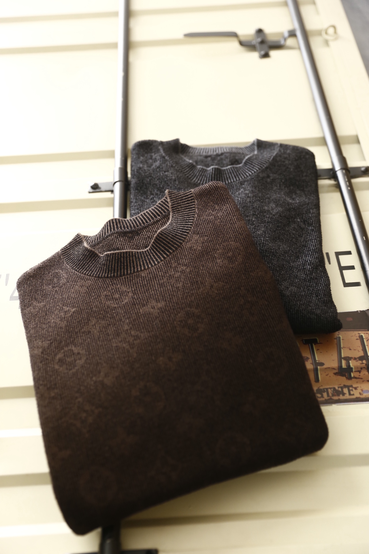 🔥路易威*/LV.（🌾）25秋冬男士半高领针织衫，属于品牌兼具质感与实用性的秋冬单品。它采用细腻的混纺针