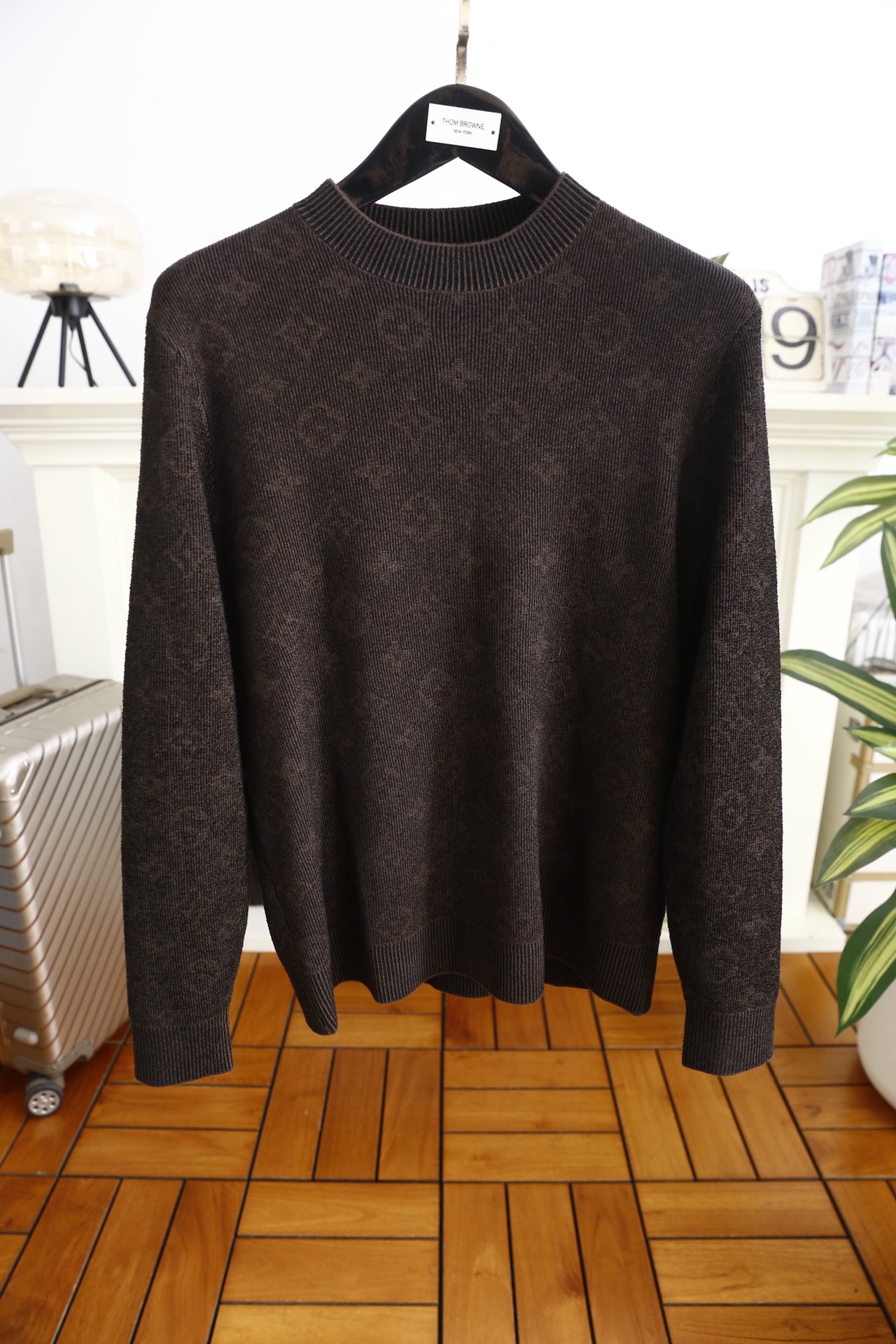 🔥路易威*/LV.（🌾）25秋冬男士半高领针织衫，属于品牌兼具质感与实用性的秋冬单品。它采用细腻的混纺针