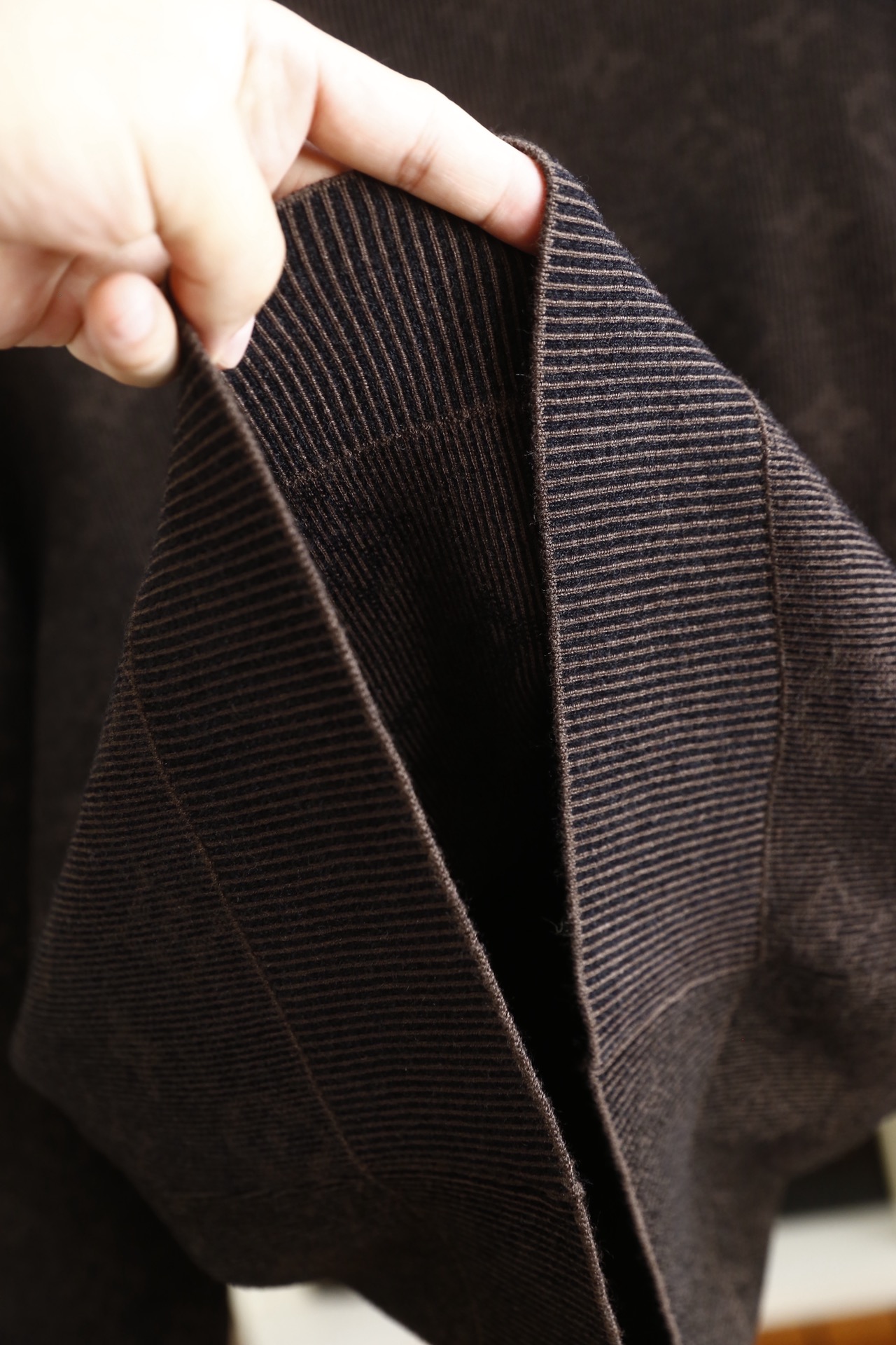 🔥路易威*/LV.（🌾）25秋冬男士半高领针织衫，属于品牌兼具质感与实用性的秋冬单品。它采用细腻的混纺针