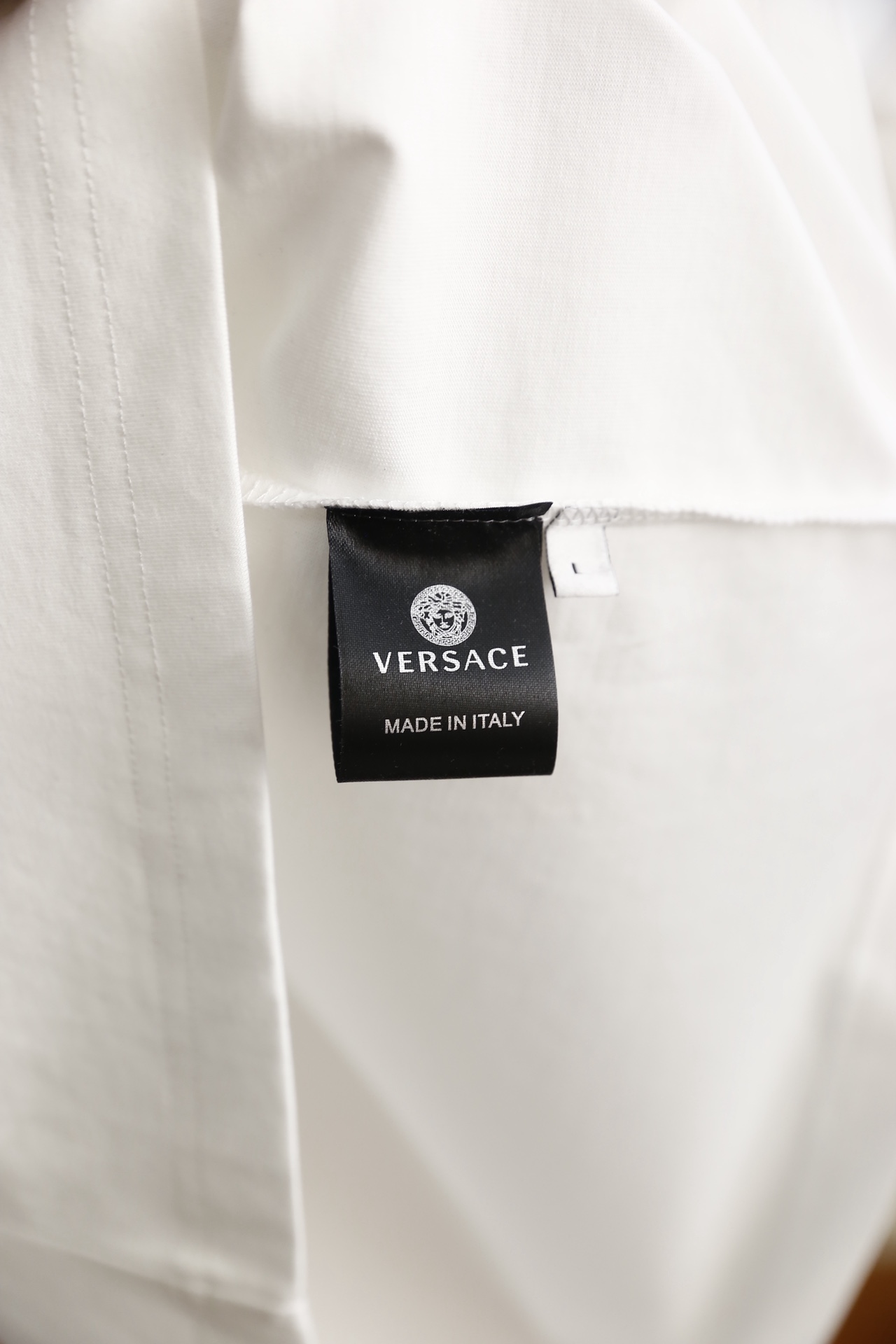 🔥范思*/Versa*e.（🌾）2026早春新款🆕时尚男士百搭短袖T恤，是品牌极具标志性的经典单品，胸前