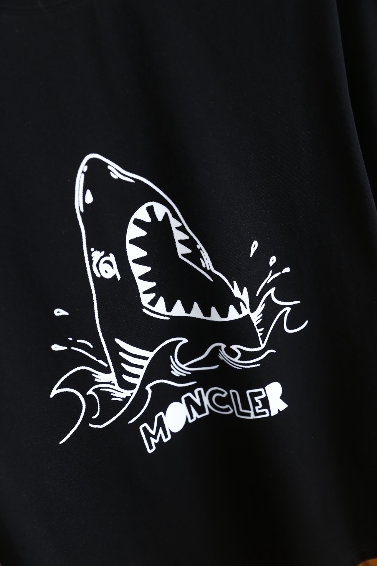 🔥蒙口/Mon*ler.（🌾）2026春夏新品！时尚男士圆领短袖T恤，属于品牌兼具辨识度与潮流感的单品，