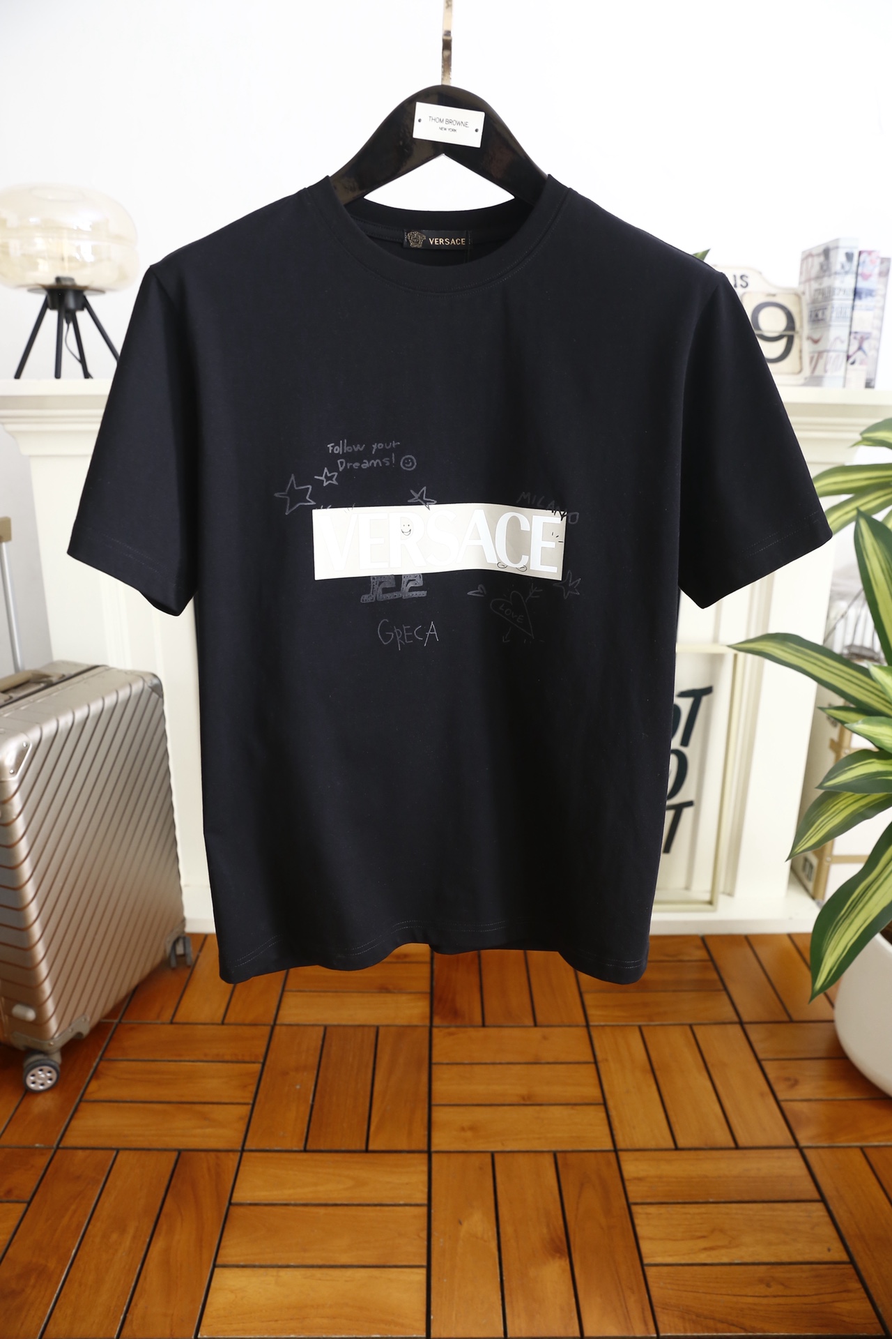 🔥范思哲.（🌾）2026春夏新品🆕时尚男士圆领短袖T恤，甄选高支舒适棉面料，触感细腻软糯，上身透气不闷汗