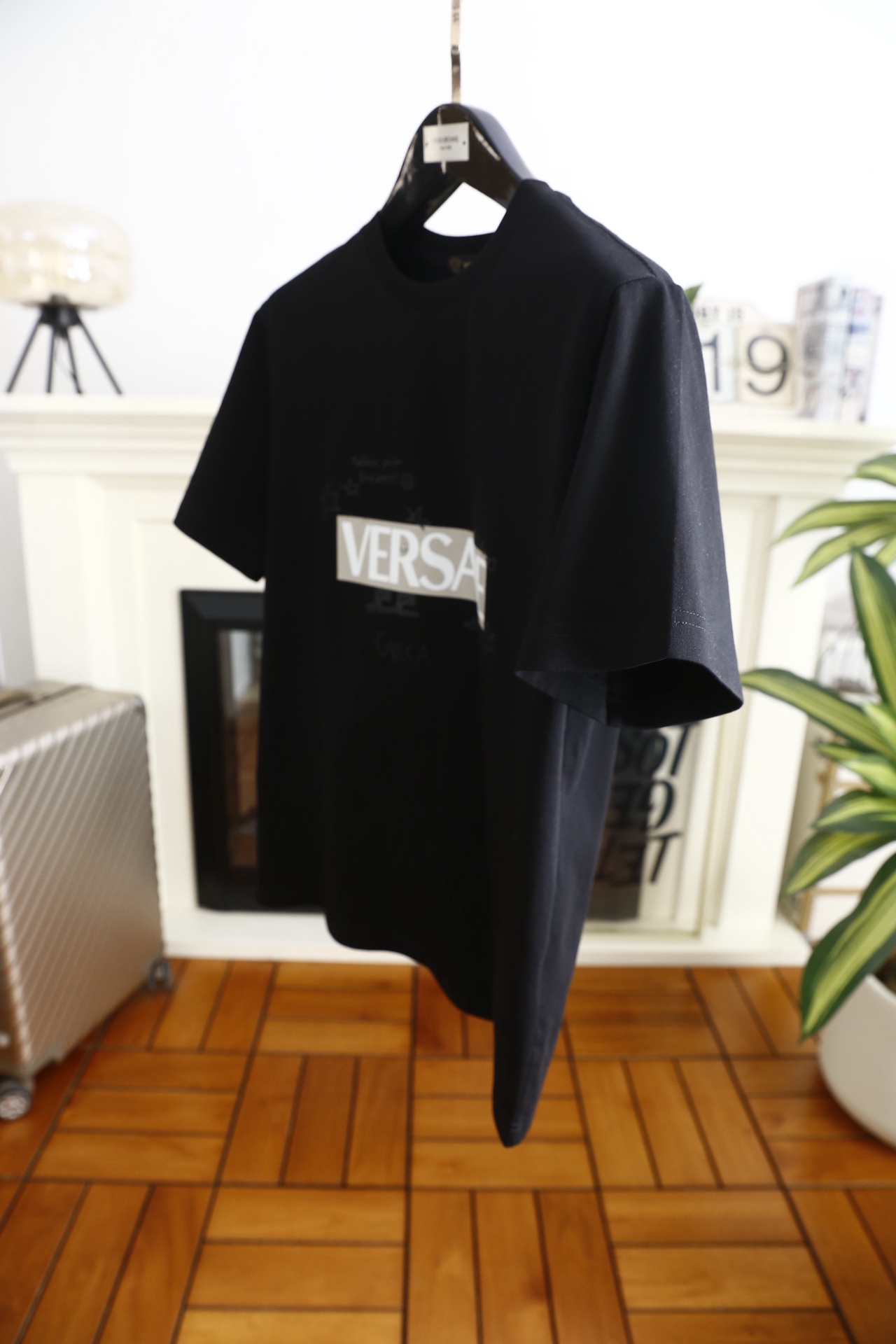 🔥范思哲.（🌾）2026春夏新品🆕时尚男士圆领短袖T恤，甄选高支舒适棉面料，触感细腻软糯，上身透气不闷汗