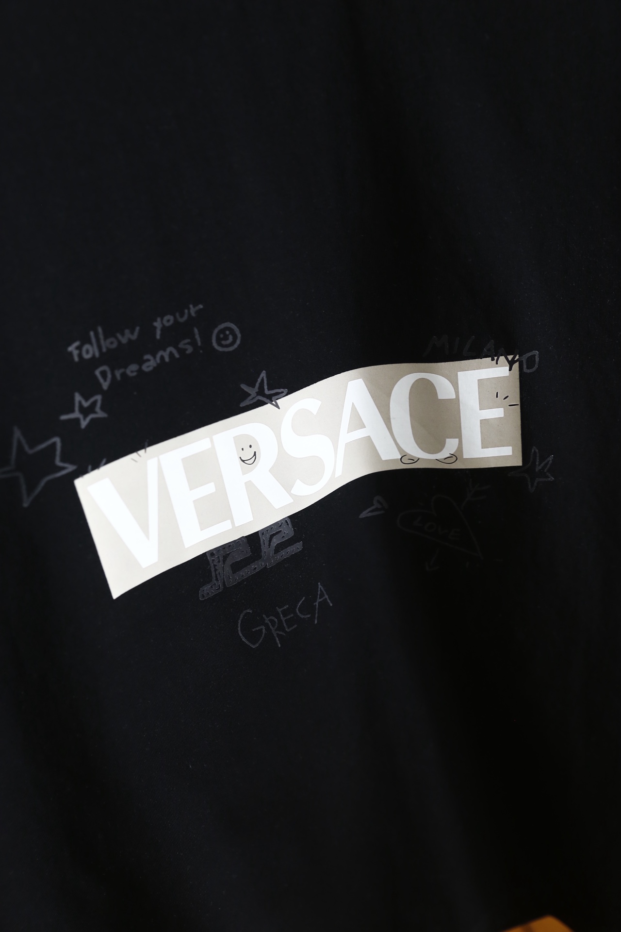 🔥范思哲.（🌾）2026春夏新品🆕时尚男士圆领短袖T恤，甄选高支舒适棉面料，触感细腻软糯，上身透气不闷汗