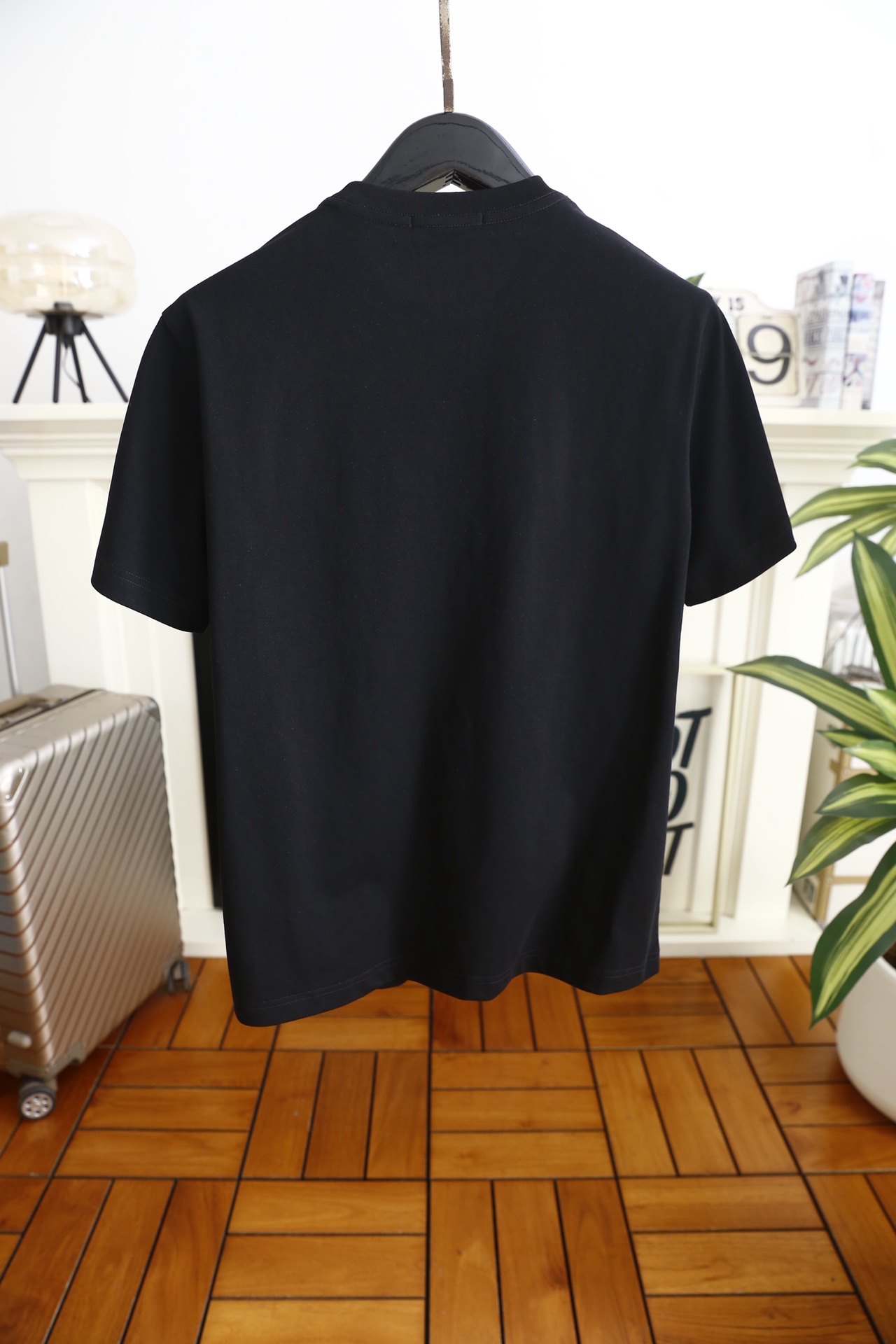 🔥范思哲.（🌾）2026春夏新品🆕时尚男士圆领短袖T恤，甄选高支舒适棉面料，触感细腻软糯，上身透气不闷汗