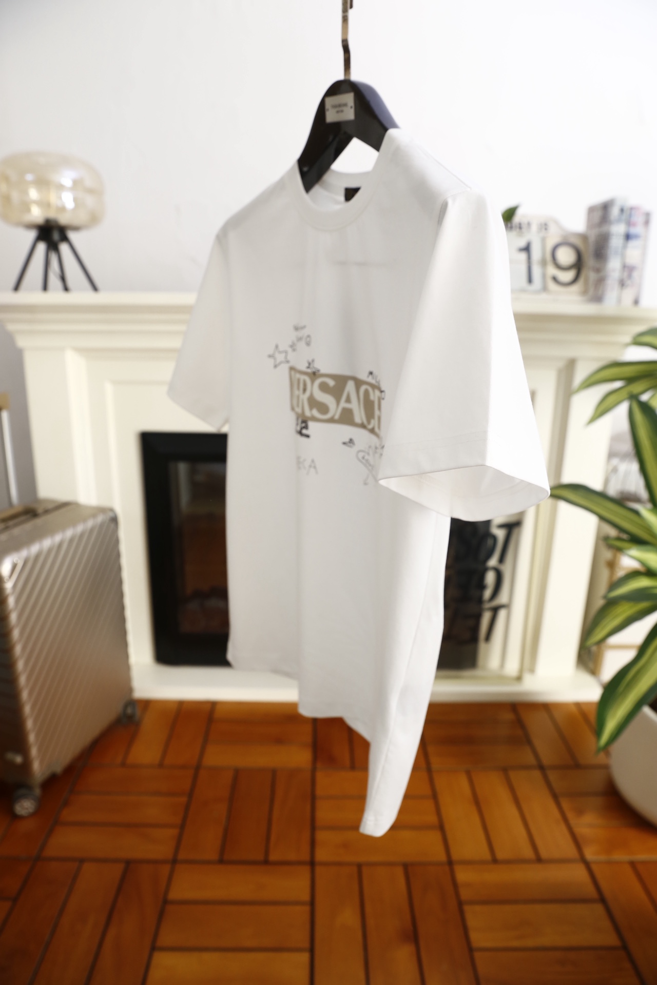 🔥范思哲.（🌾）2026春夏新品🆕时尚男士圆领短袖T恤，甄选高支舒适棉面料，触感细腻软糯，上身透气不闷汗