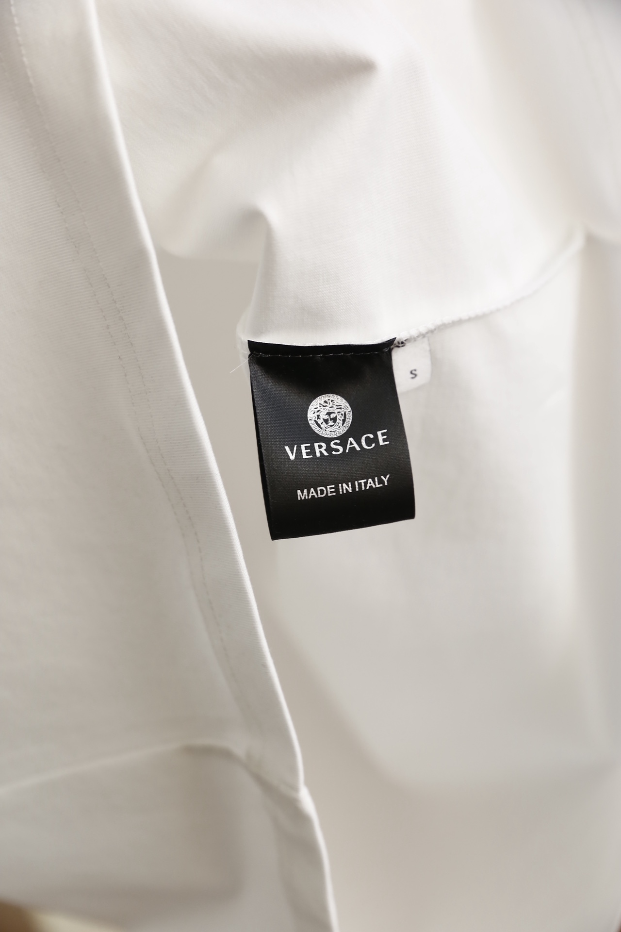 🔥范思哲.（🌾）2026春夏新品🆕时尚男士圆领短袖T恤，甄选高支舒适棉面料，触感细腻软糯，上身透气不闷汗