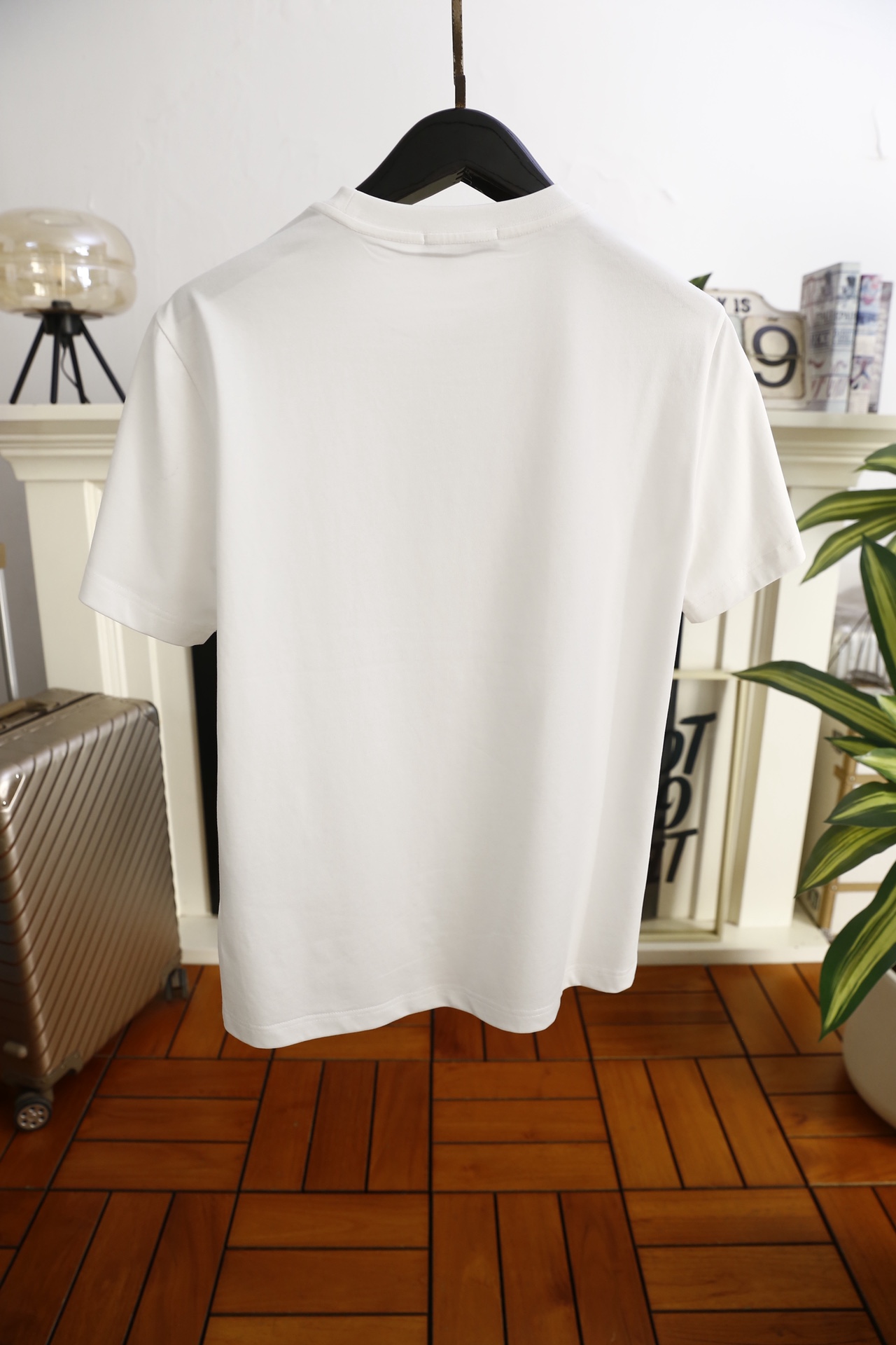 🔥范思哲.（🌾）2026春夏新品🆕时尚男士圆领短袖T恤，甄选高支舒适棉面料，触感细腻软糯，上身透气不闷汗