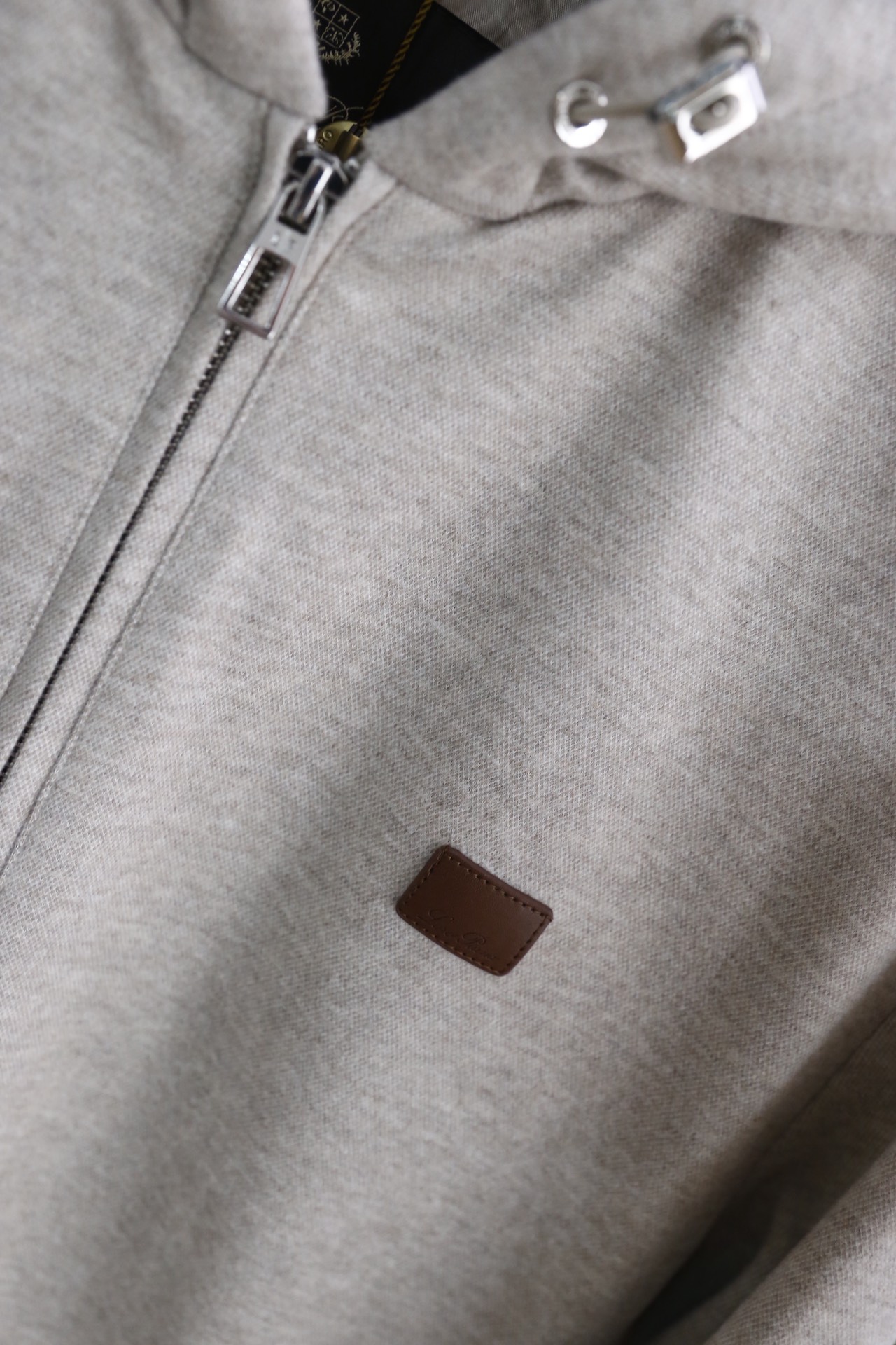 🔥lP🆕.（🌾）2026早春新款！时尚男士原单连帽拉链卫衣套装，采用重磅棉质混纺面料打造，触感柔软且兼具