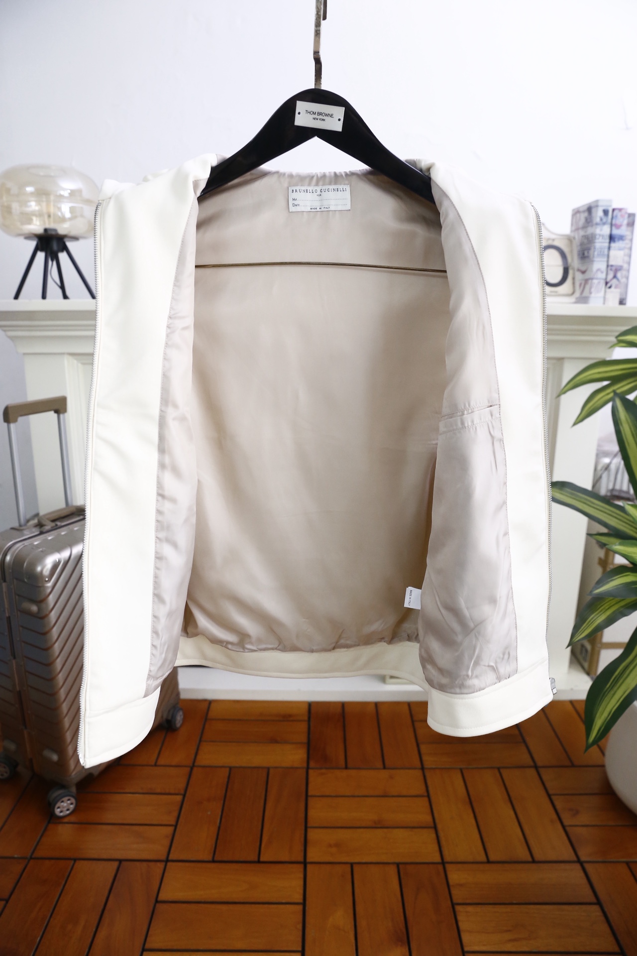 🔥BC.（🌾）2026早春新款🆕时尚男士原单连帽马甲，采用质感柔软且挺括的面料打造，无袖剪裁结合连帽设计