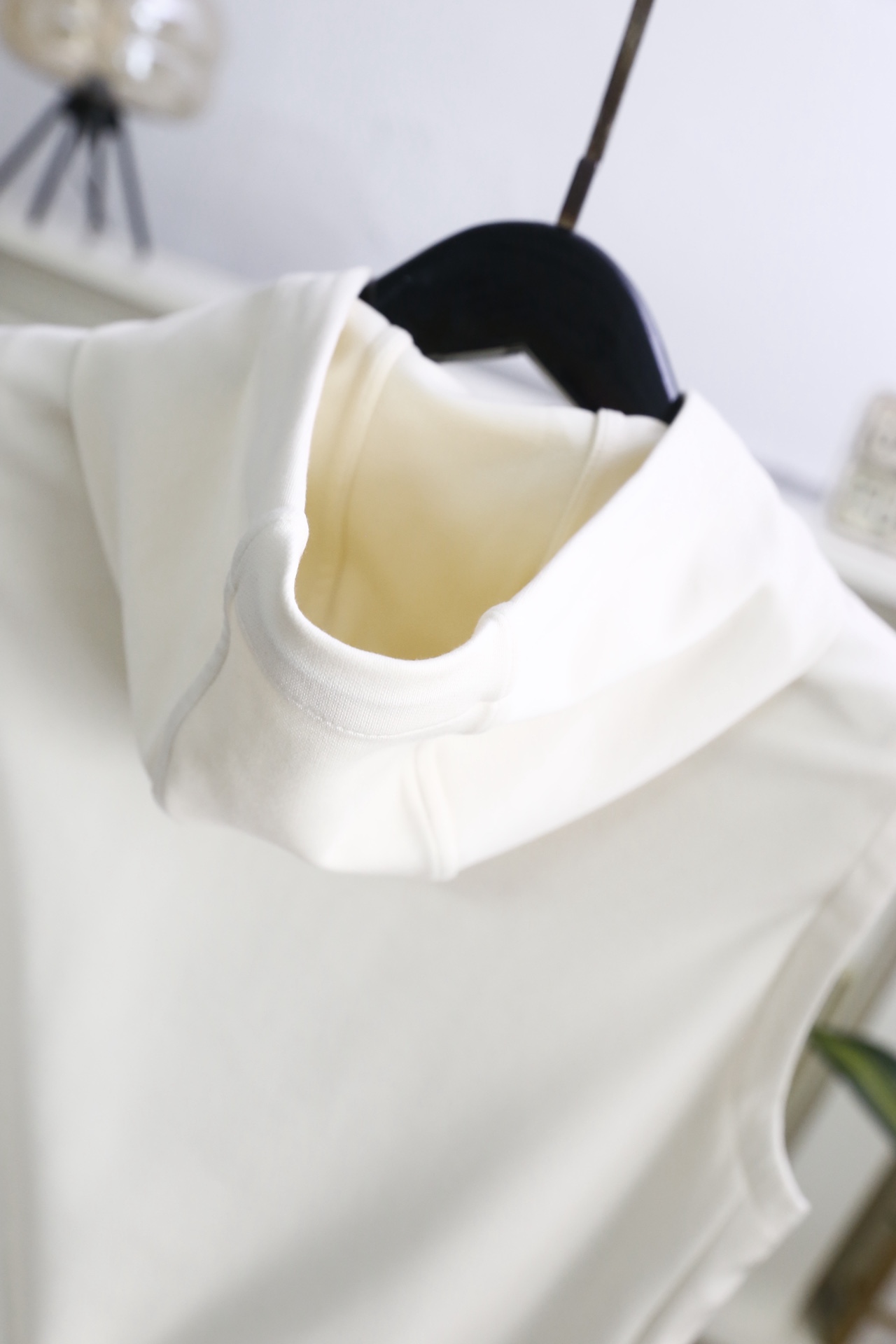 🔥BC.（🌾）2026早春新款🆕时尚男士原单连帽马甲，采用质感柔软且挺括的面料打造，无袖剪裁结合连帽设计