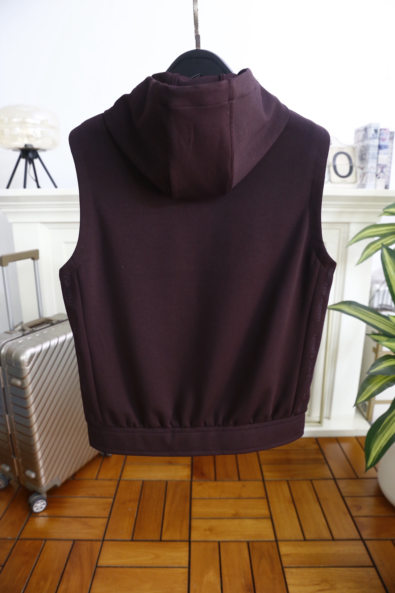 🔥BC.（🌾）2026早春新款🆕时尚男士原单连帽马甲，采用质感柔软且挺括的面料打造，无袖剪裁结合连帽设计