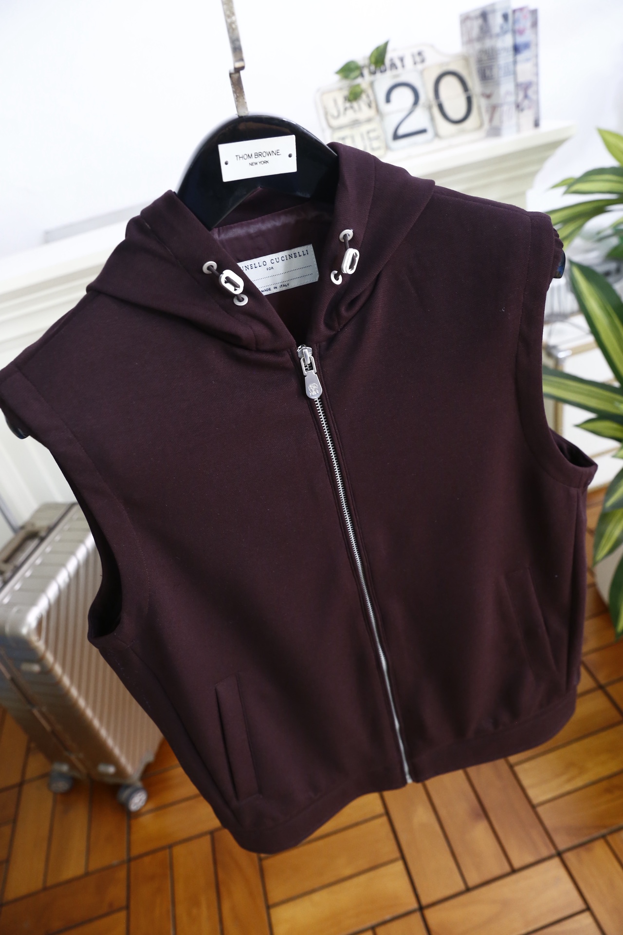 🔥BC.（🌾）2026早春新款🆕时尚男士原单连帽马甲，采用质感柔软且挺括的面料打造，无袖剪裁结合连帽设计