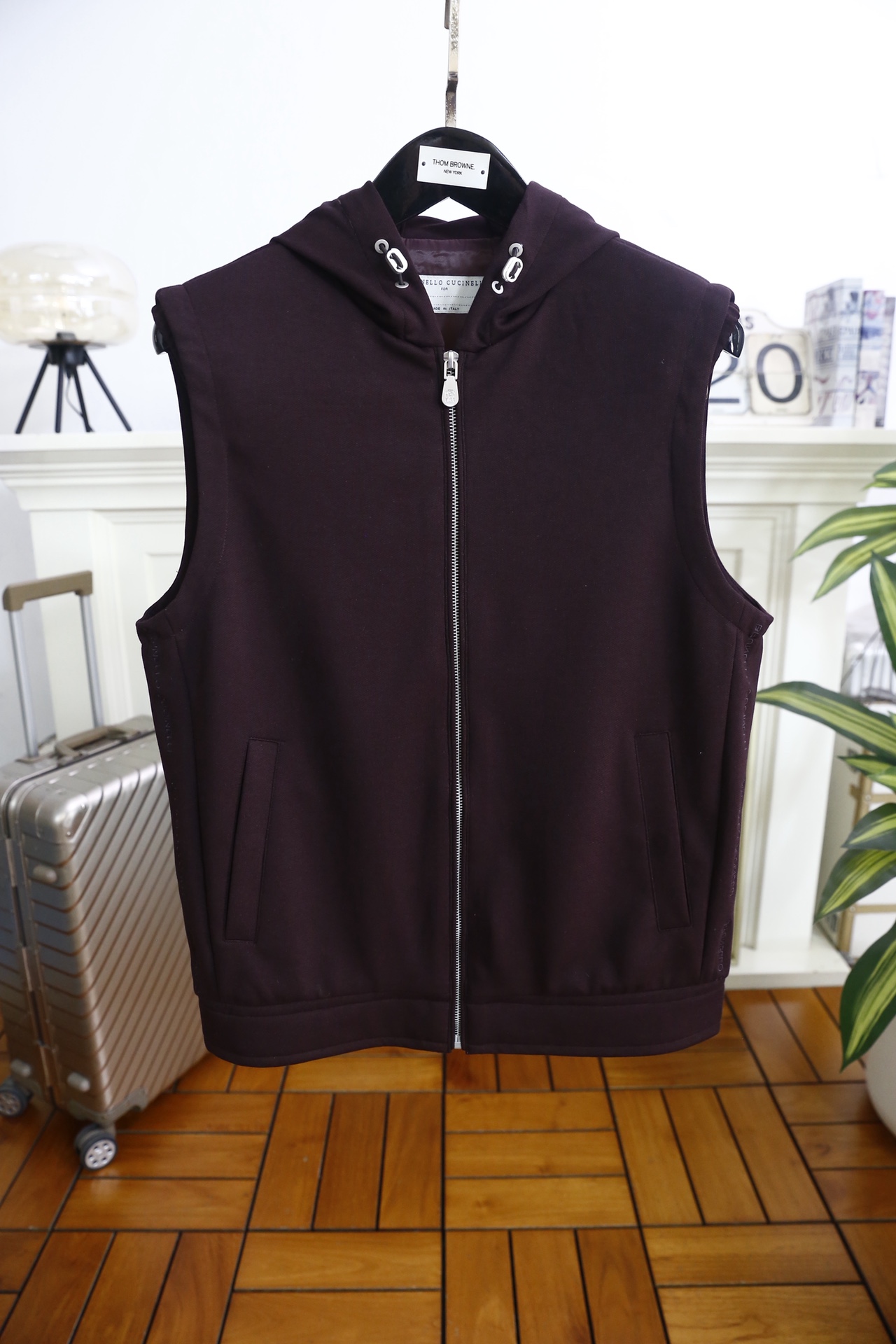 🔥BC.（🌾）2026早春新款🆕时尚男士原单连帽马甲，采用质感柔软且挺括的面料打造，无袖剪裁结合连帽设计