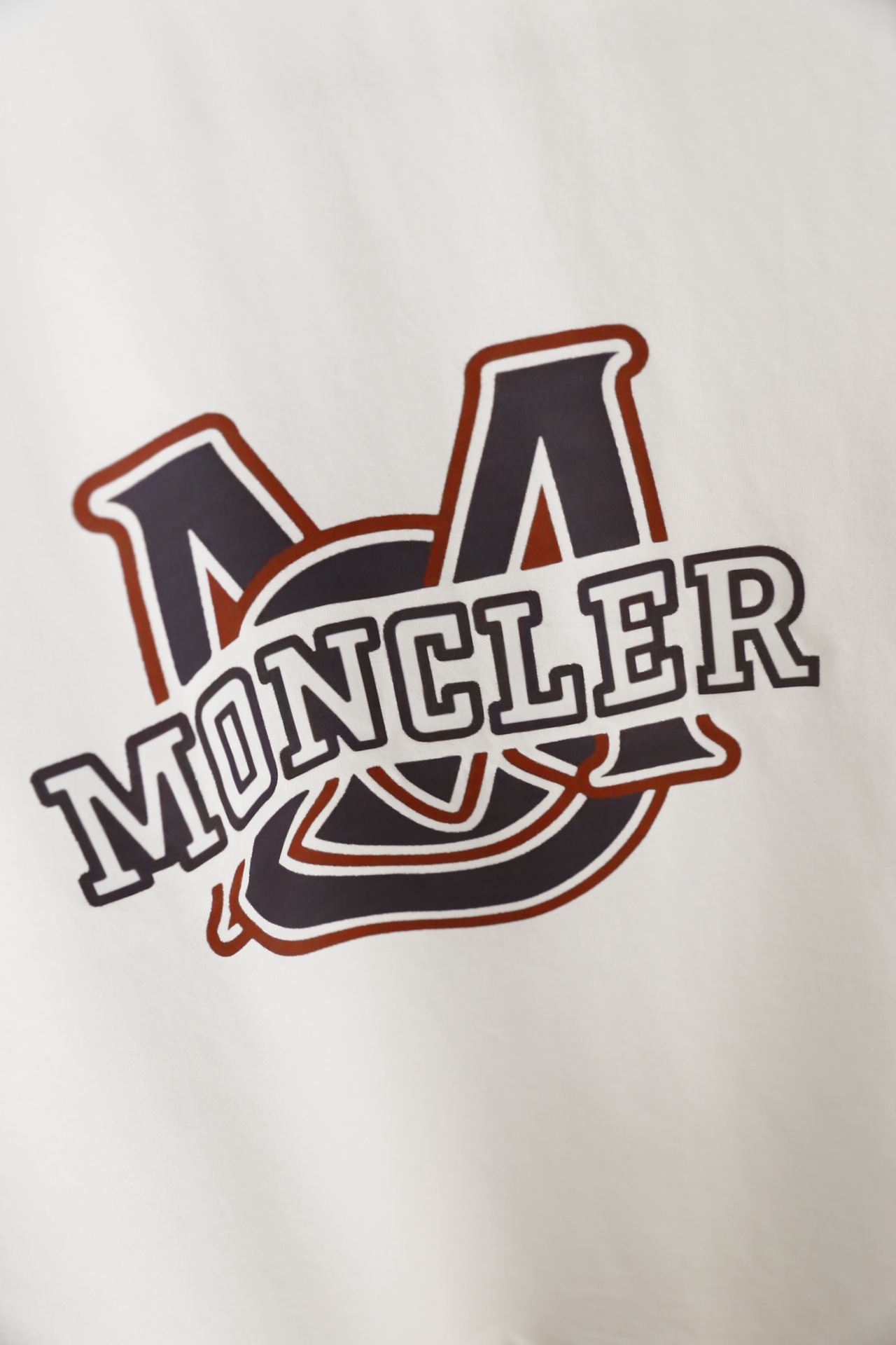 🔥蒙口.（🌾）2026早春新品🆕时尚男士圆领短袖T恤，甄选高支舒适棉面料，触感细腻软糯，上身透气不闷汗，