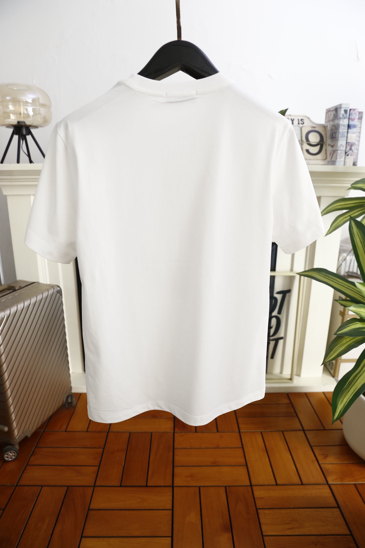 🔥蒙口.（🌾）2026早春新品🆕时尚男士圆领短袖T恤，甄选高支舒适棉面料，触感细腻软糯，上身透气不闷汗，