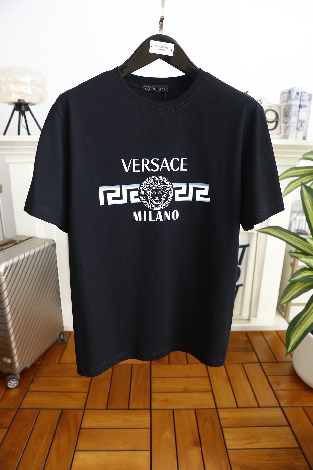 🔥范思哲.（🌾）2026春夏新品😎时尚男士百搭圆领短袖T恤，甄选高支棉面料，触感柔软且久洗不易变形，奢华