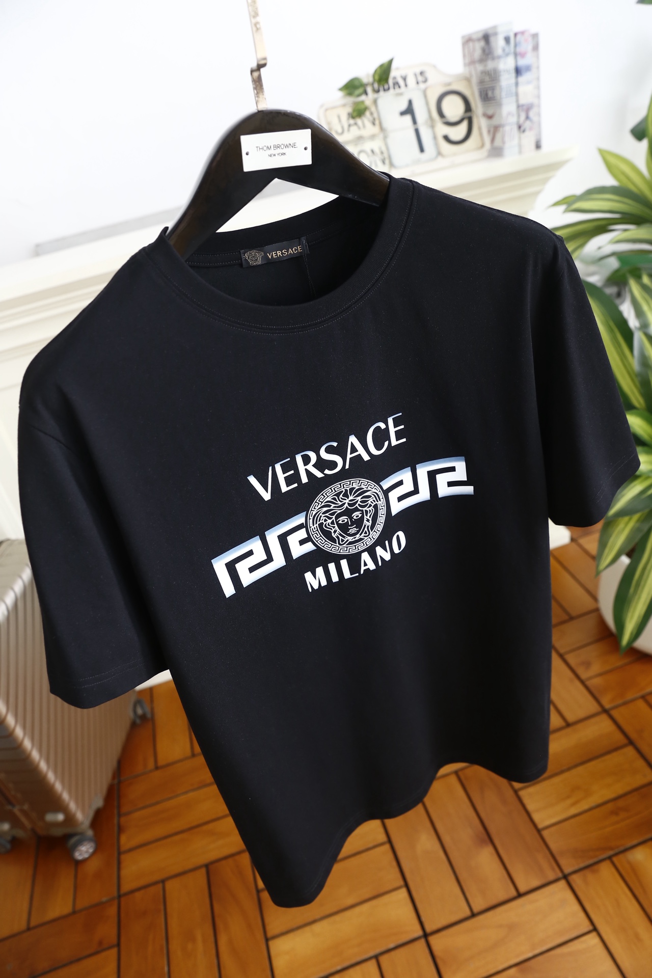 🔥范思哲.（🌾）2026春夏新品😎时尚男士百搭圆领短袖T恤，甄选高支棉面料，触感柔软且久洗不易变形，奢华