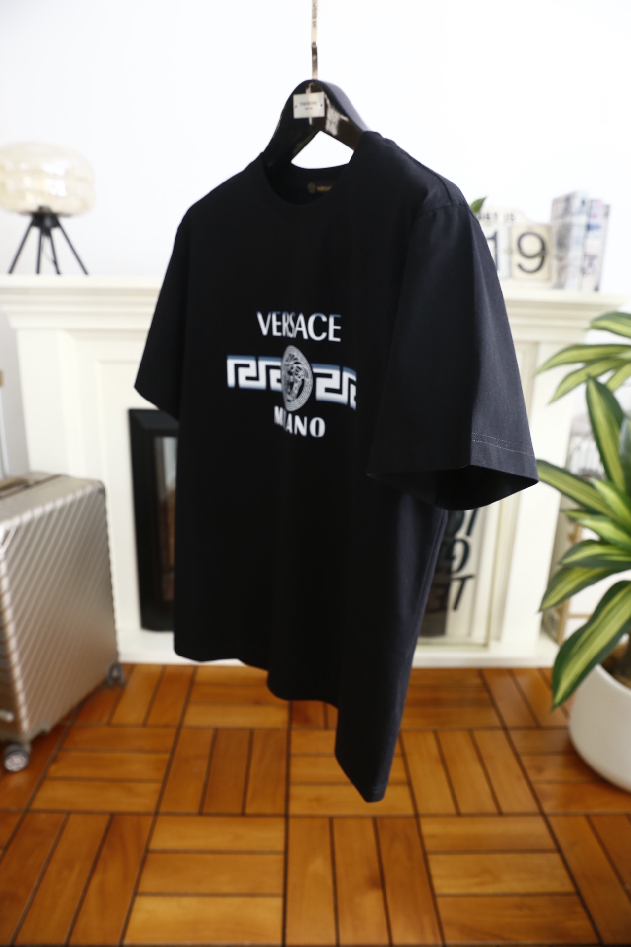 🔥范思哲.（🌾）2026春夏新品😎时尚男士百搭圆领短袖T恤，甄选高支棉面料，触感柔软且久洗不易变形，奢华