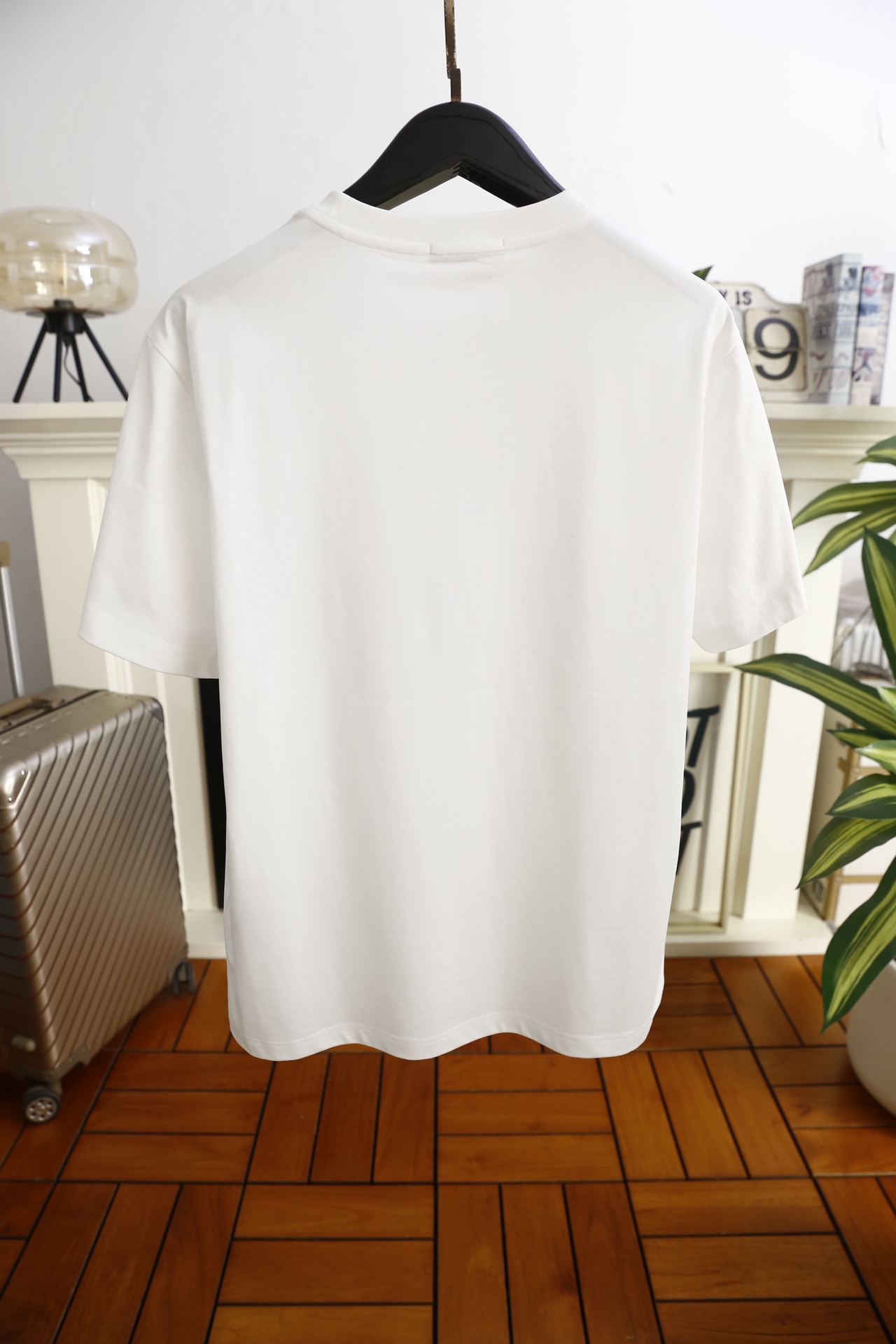 🔥范思哲.（🌾）2026春夏新品😎时尚男士百搭圆领短袖T恤，甄选高支棉面料，触感柔软且久洗不易变形，奢华