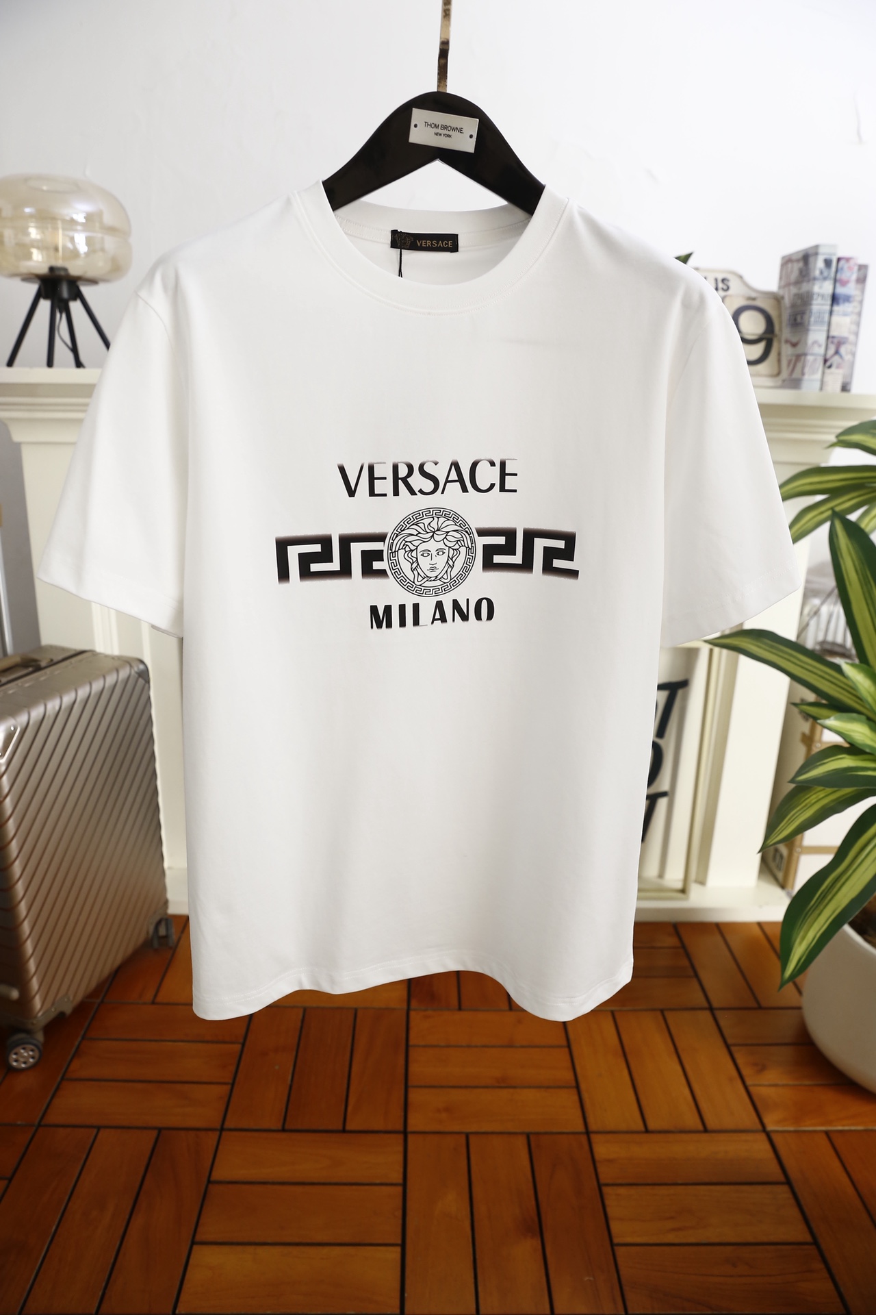 🔥范思哲.（🌾）2026春夏新品😎时尚男士百搭圆领短袖T恤，甄选高支棉面料，触感柔软且久洗不易变形，奢华