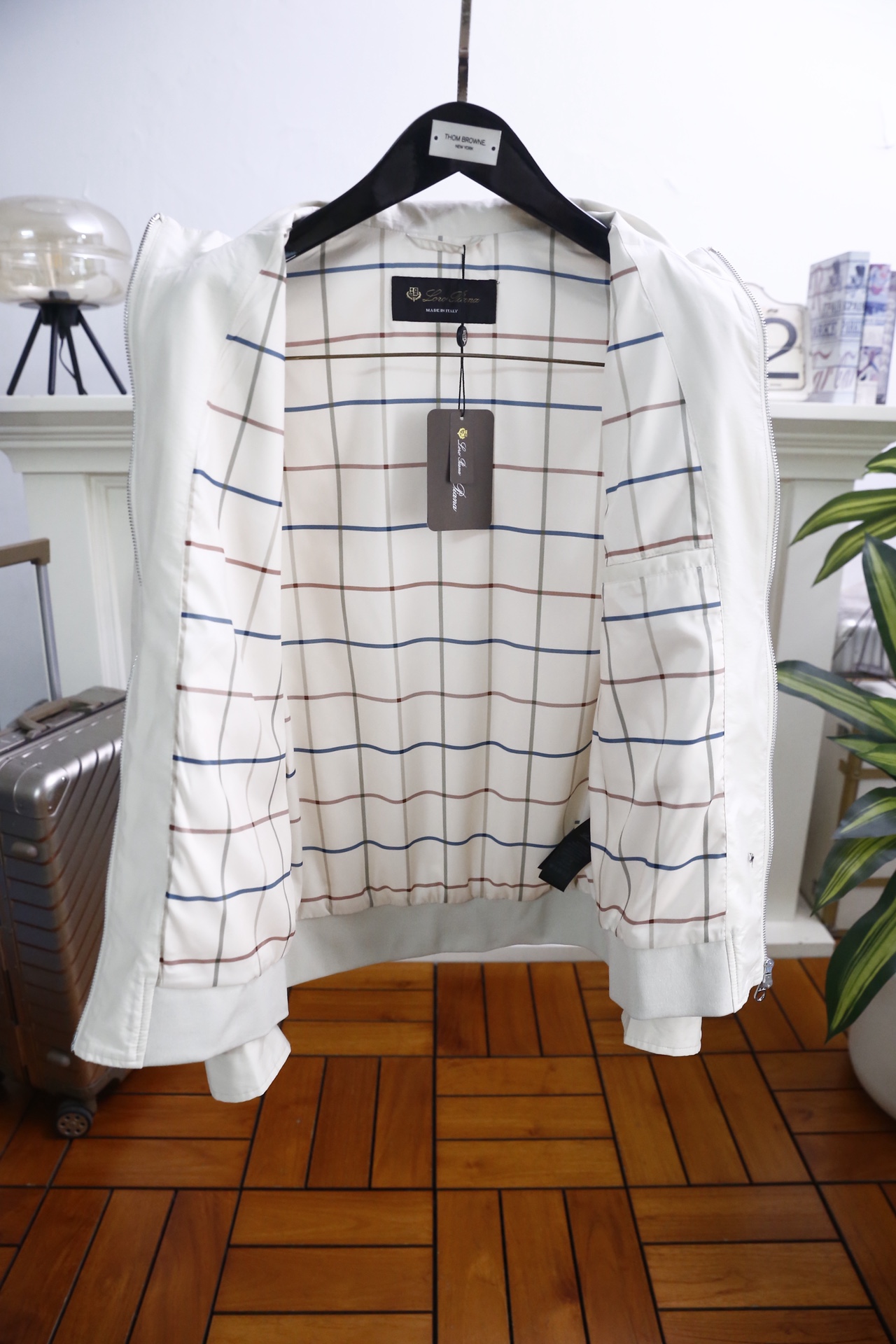 🔥Loro Piana.2026春季新款！经典立领男士夹克👍原单品质，承袭意式轻奢工艺。采用轻量挺括面料