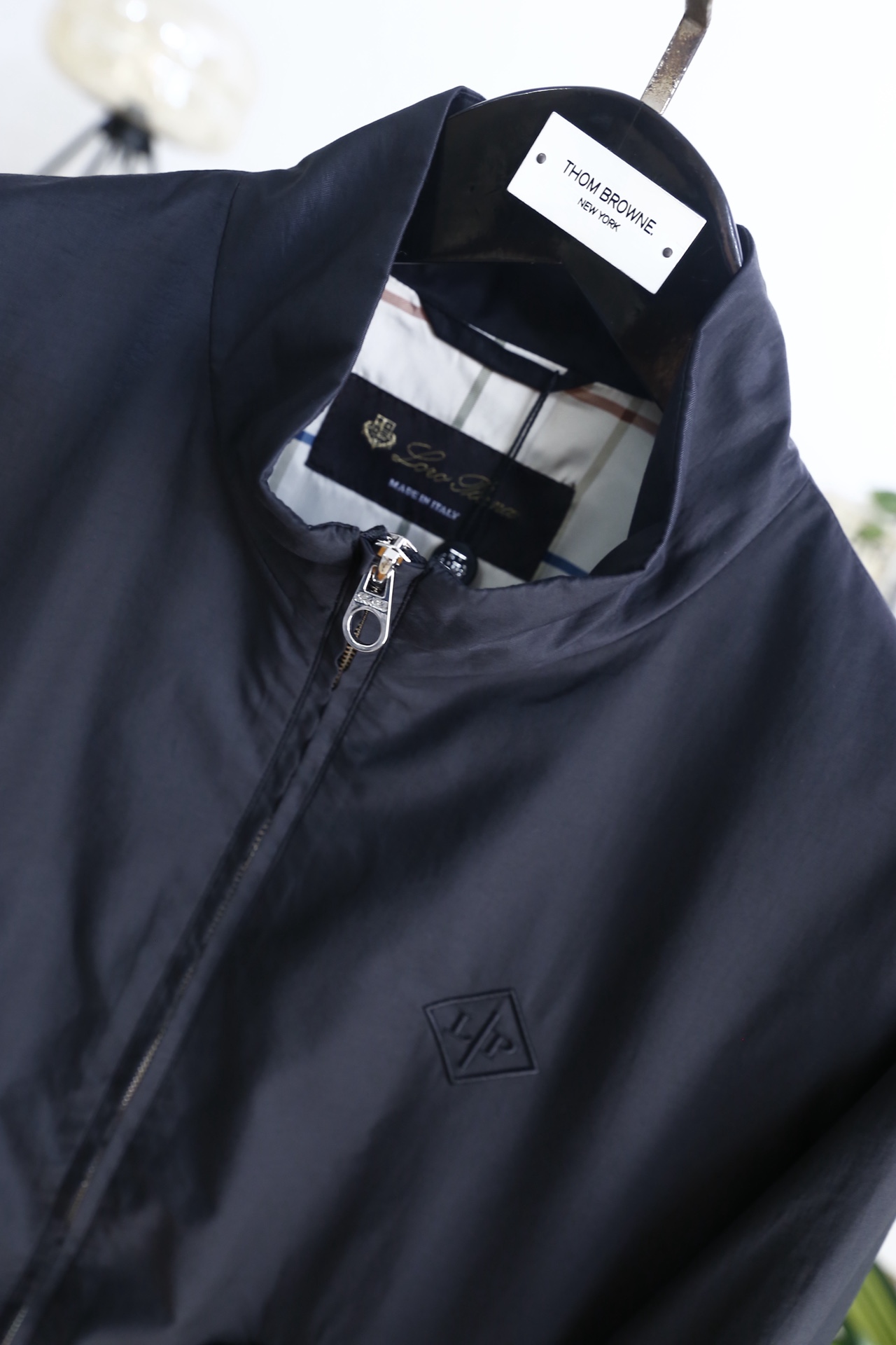 🔥Loro Piana.2026春季新款！经典立领男士夹克👍原单品质，承袭意式轻奢工艺。采用轻量挺括面料