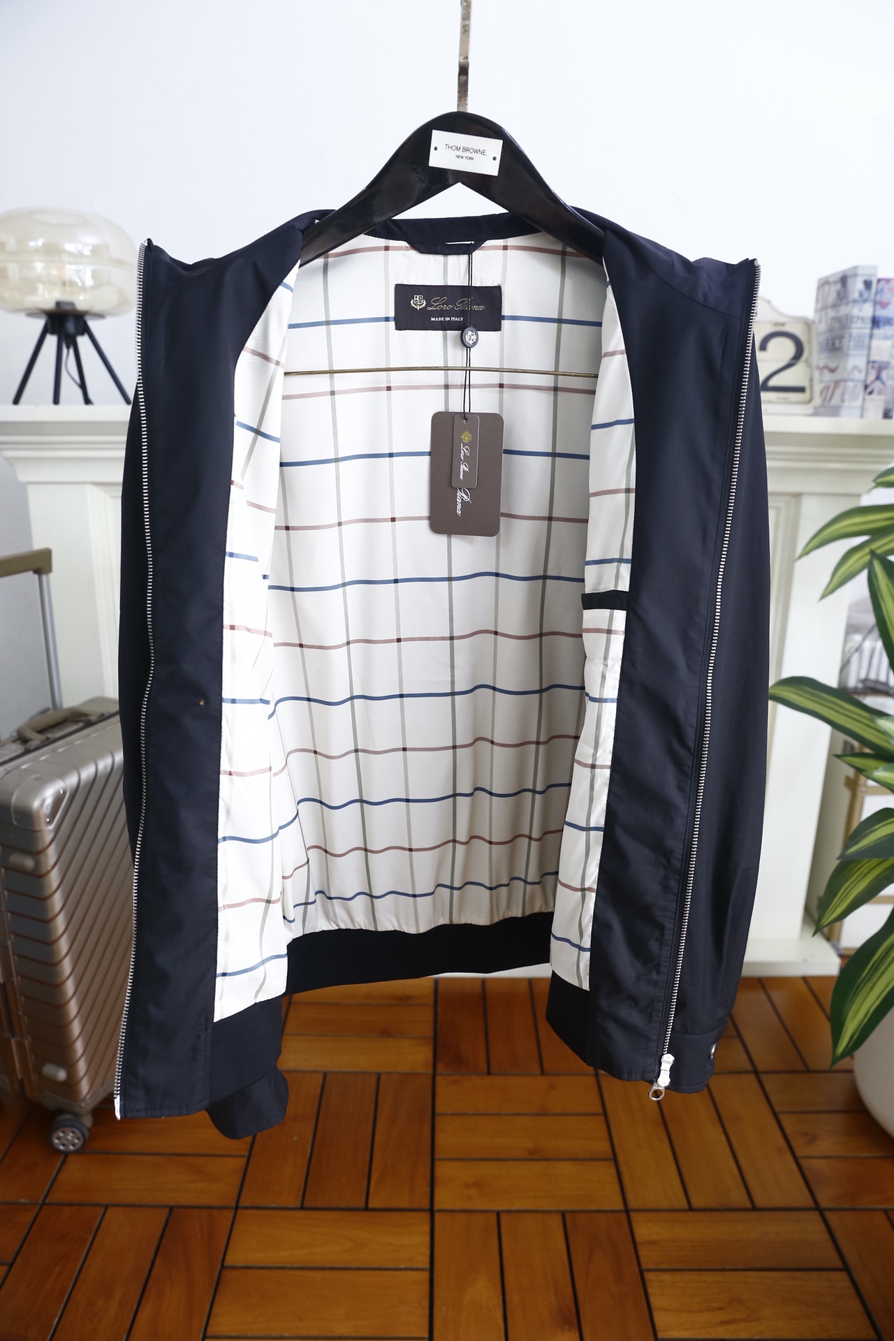 🔥Loro Piana.2026春季新款！经典立领男士夹克👍原单品质，承袭意式轻奢工艺。采用轻量挺括面料