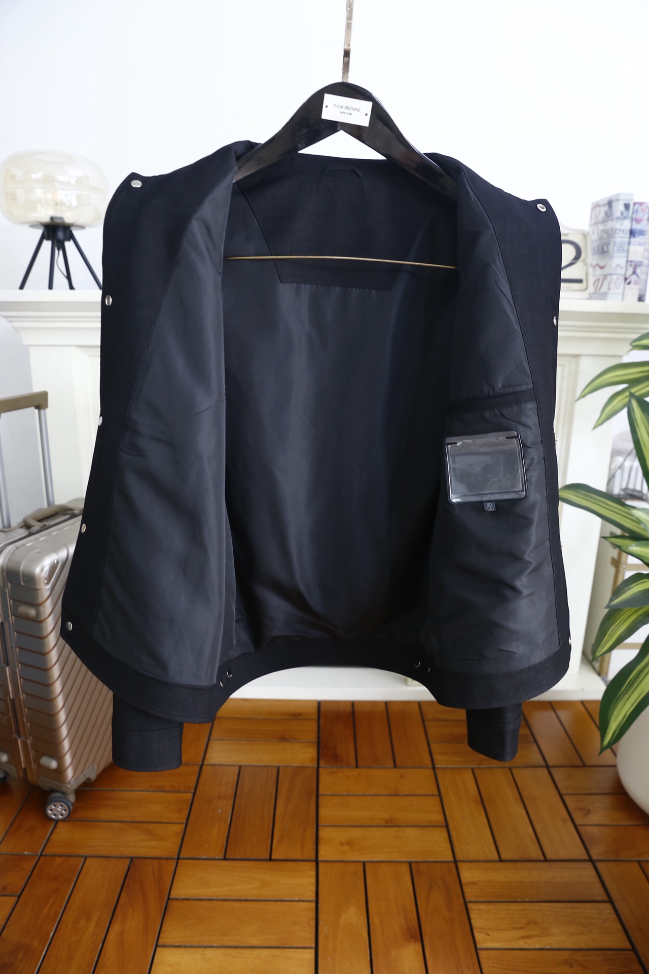 🔥路易威登.2026春季新款🆕时尚潮流百搭翻领男士夹克👍融合法式优雅与都市感。采用垂坠感科技面料，肌理细