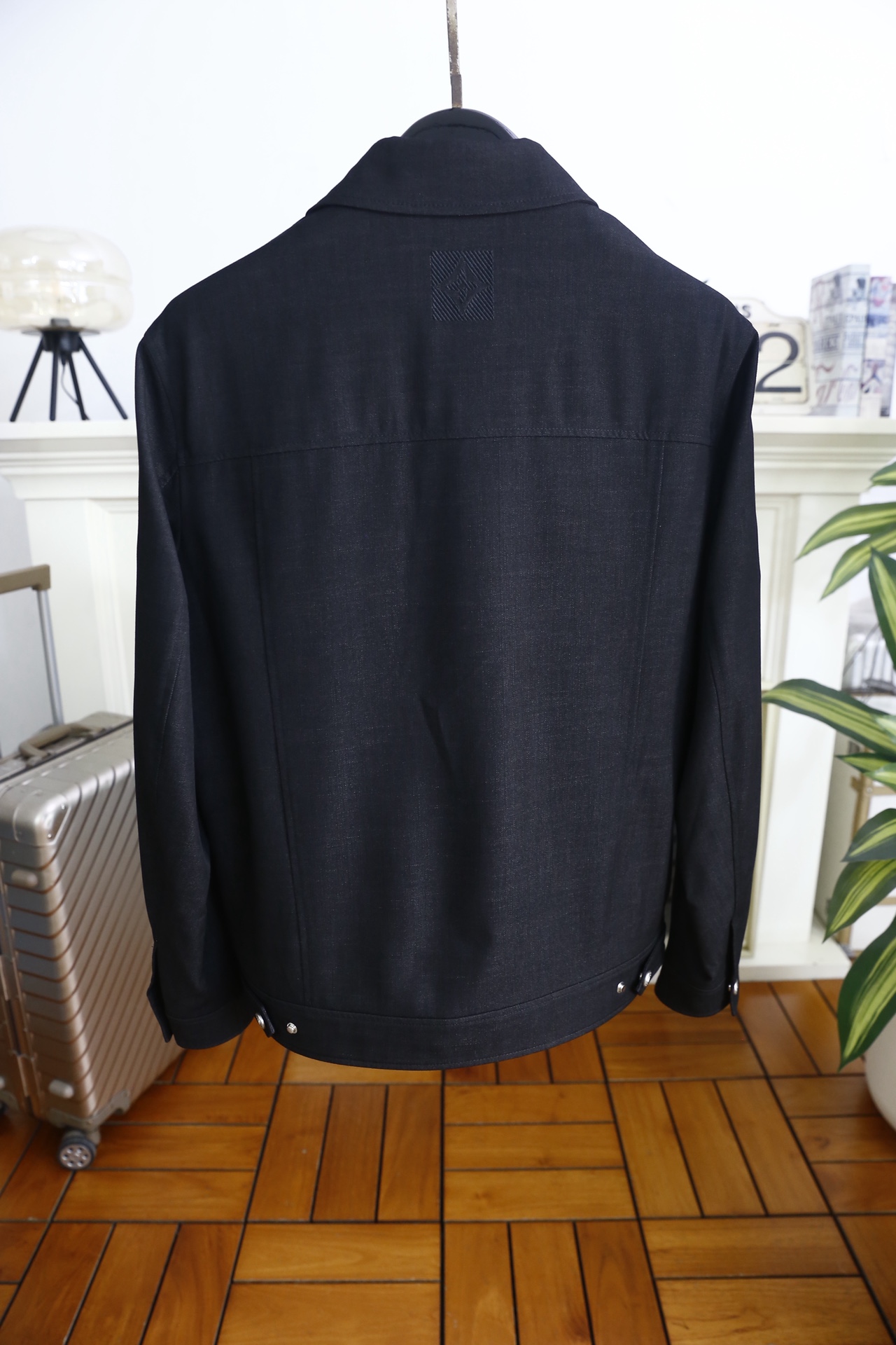 🔥路易威登.2026春季新款🆕时尚潮流百搭翻领男士夹克👍融合法式优雅与都市感。采用垂坠感科技面料，肌理细