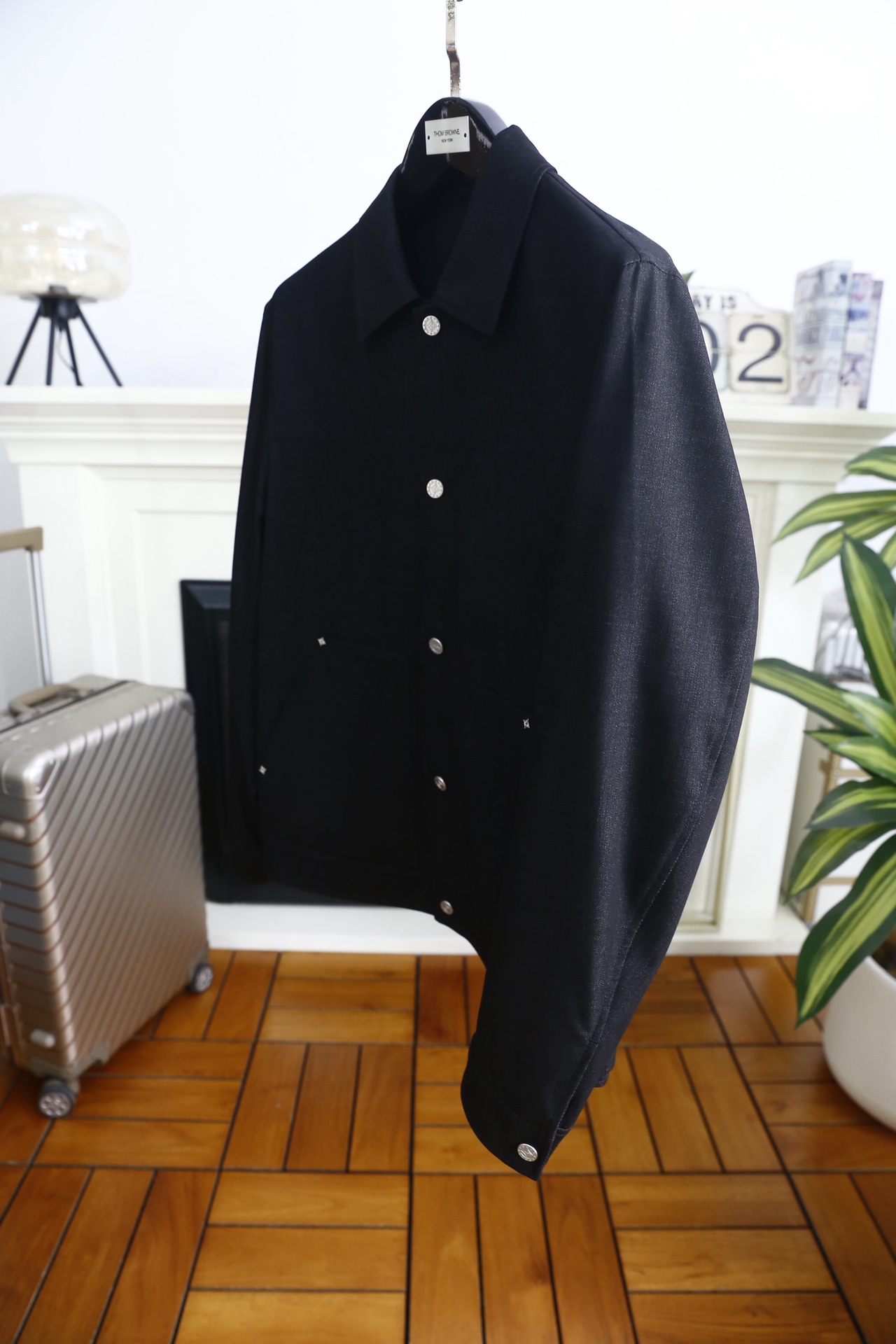 🔥路易威登.2026春季新款🆕时尚潮流百搭翻领男士夹克👍融合法式优雅与都市感。采用垂坠感科技面料，肌理细