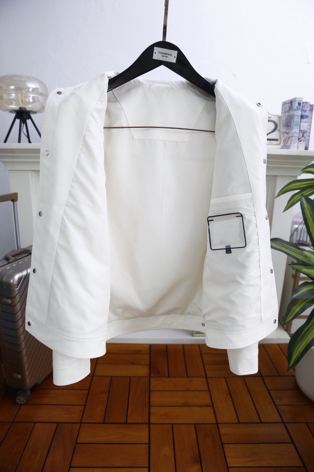 🔥路易威登.2026春季新款🆕时尚潮流百搭翻领男士夹克👍融合法式优雅与都市感。采用垂坠感科技面料，肌理细