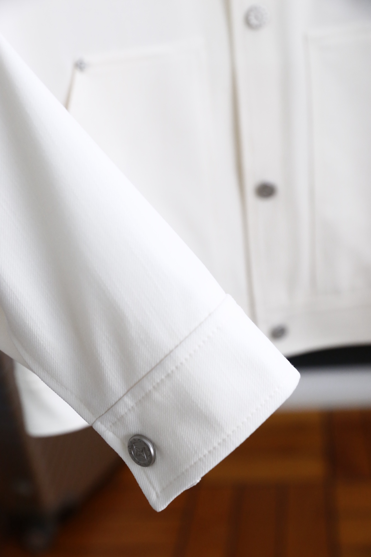 🔥路易威登.2026春季新款🆕时尚潮流百搭翻领男士夹克👍融合法式优雅与都市感。采用垂坠感科技面料，肌理细