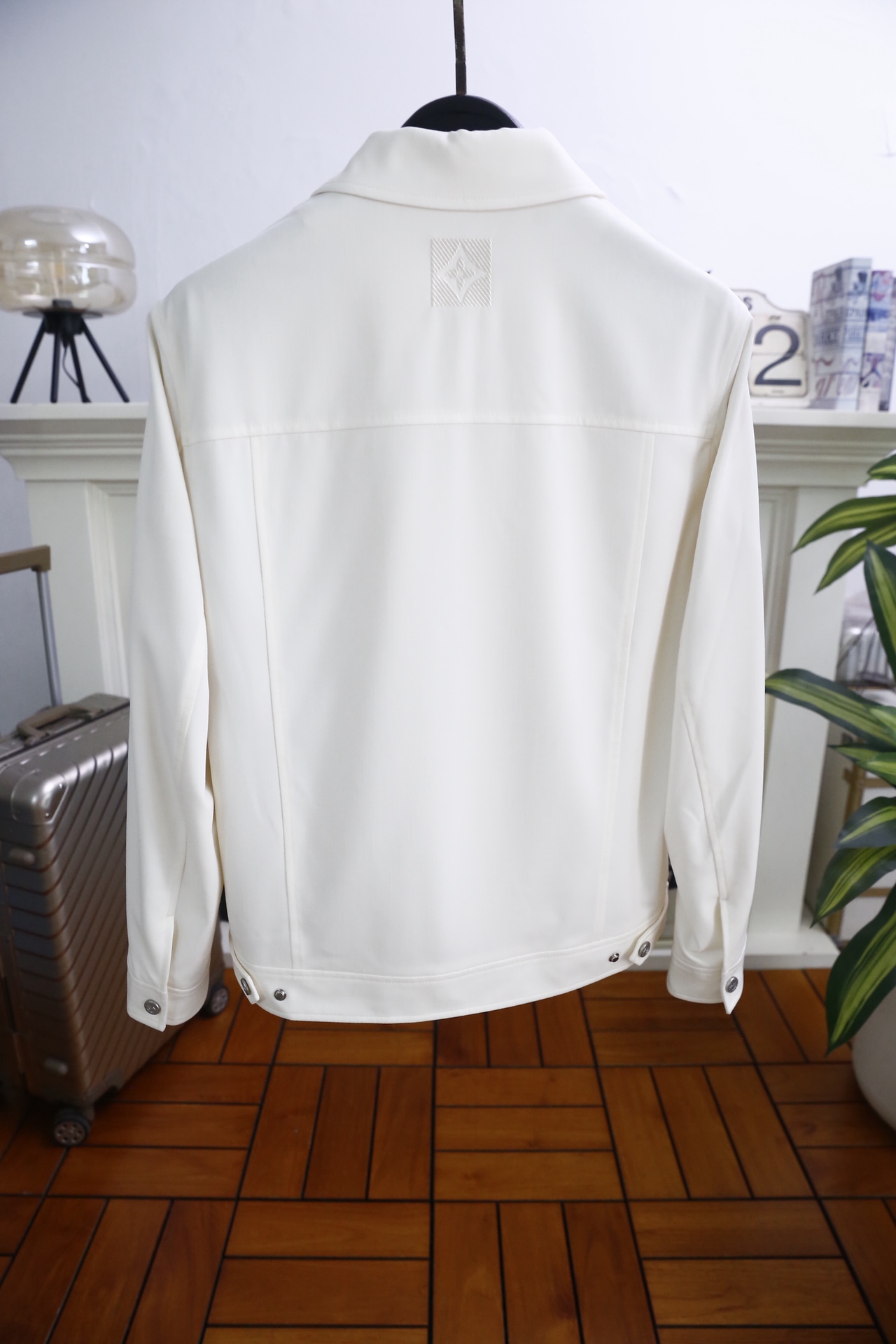 🔥路易威登.2026春季新款🆕时尚潮流百搭翻领男士夹克👍融合法式优雅与都市感。采用垂坠感科技面料，肌理细