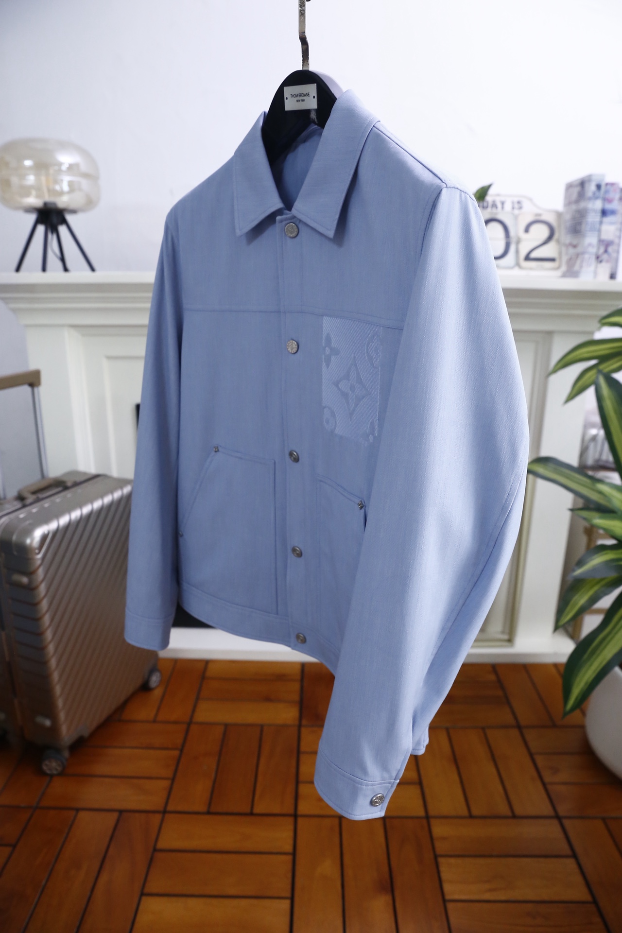 🔥路易威登.2026春季新款🆕时尚潮流百搭翻领男士夹克👍融合法式优雅与都市感。采用垂坠感科技面料，肌理细