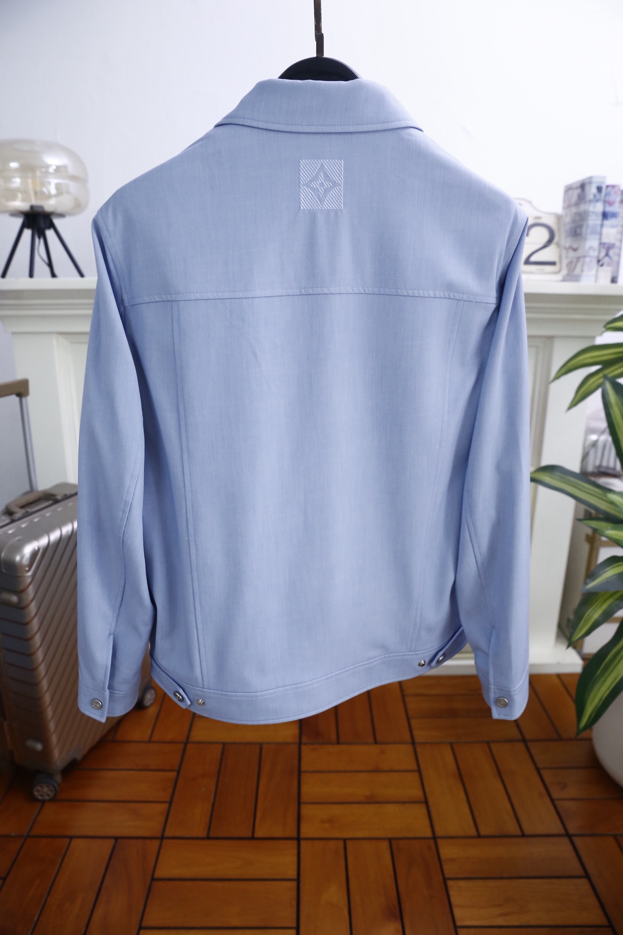 🔥路易威登.2026春季新款🆕时尚潮流百搭翻领男士夹克👍融合法式优雅与都市感。采用垂坠感科技面料，肌理细