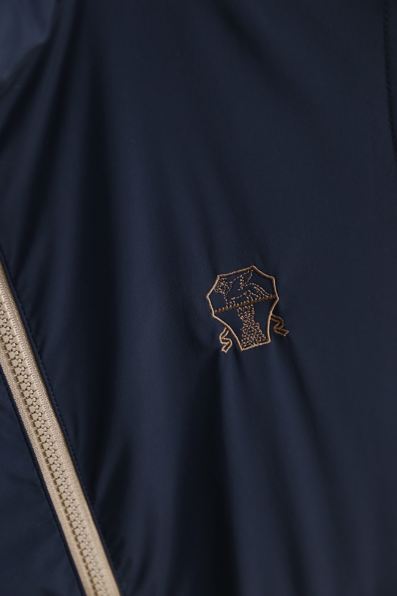 🔥BC.2026春季新品男士商务休闲薄款马甲👍🏼简约时尚又不失细节感一款，奢华经典品牌字母LOGO设计！