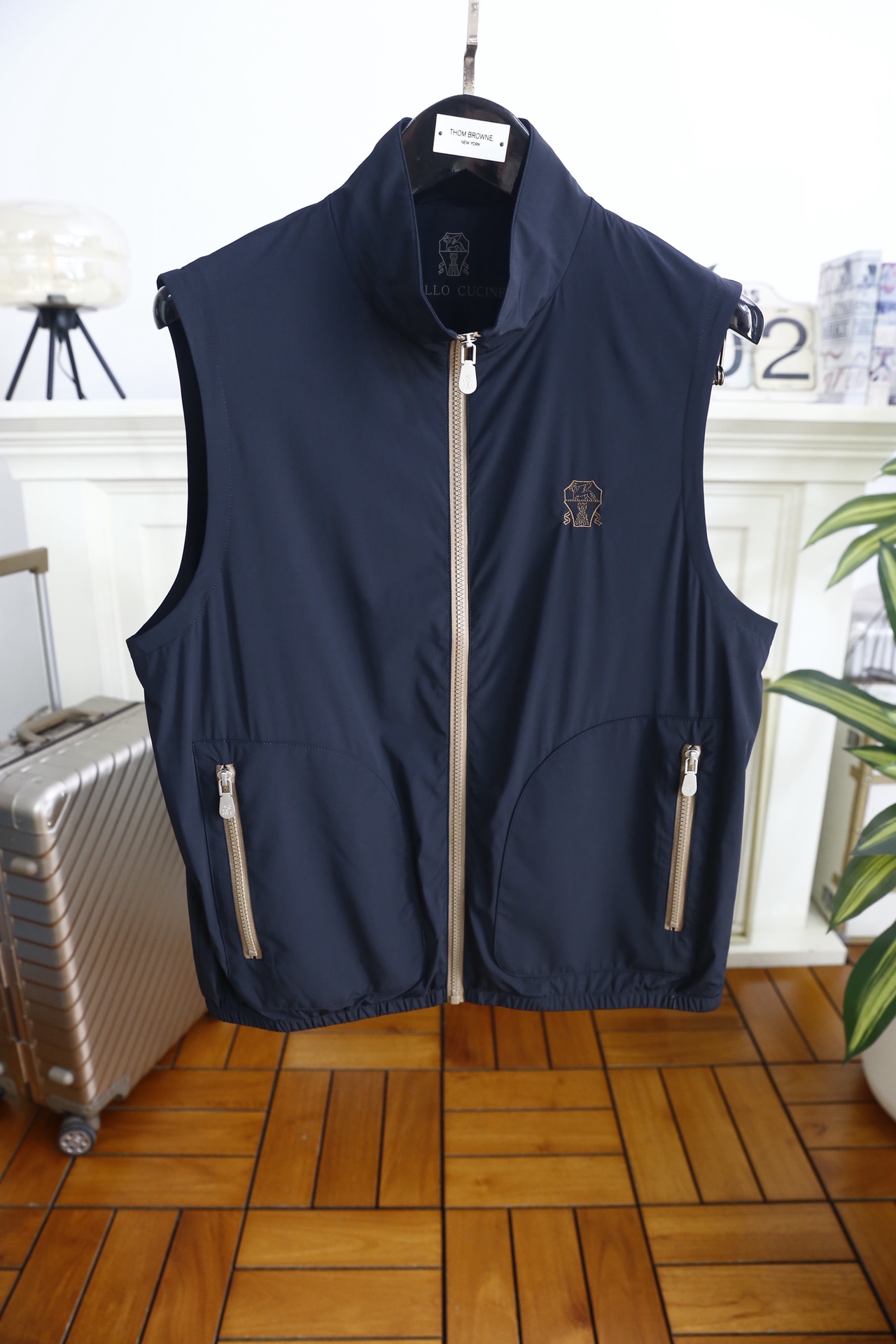 🔥BC.2026春季新品男士商务休闲薄款马甲👍🏼简约时尚又不失细节感一款，奢华经典品牌字母LOGO设计！